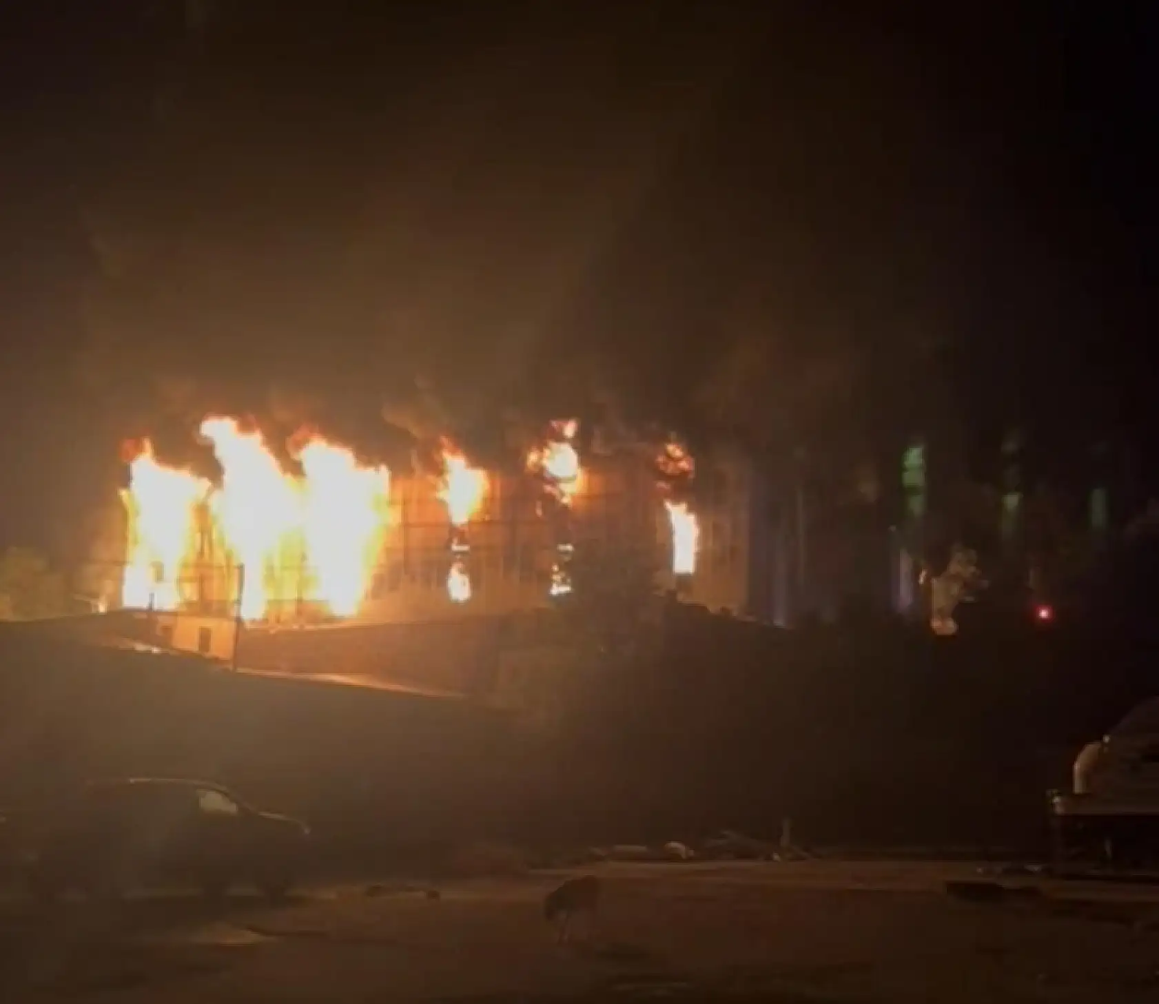 Bodrum'da yat atölyesinde çıkan büyük yangın kontrol altına alındı