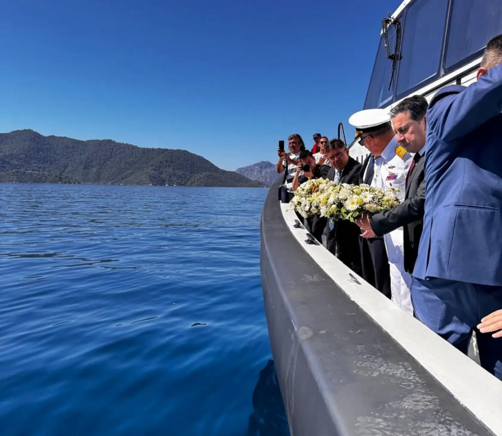 Marmaris'te 1 Temmuz Kabotaj Bayramı çelenk sunma töreni ile başladı