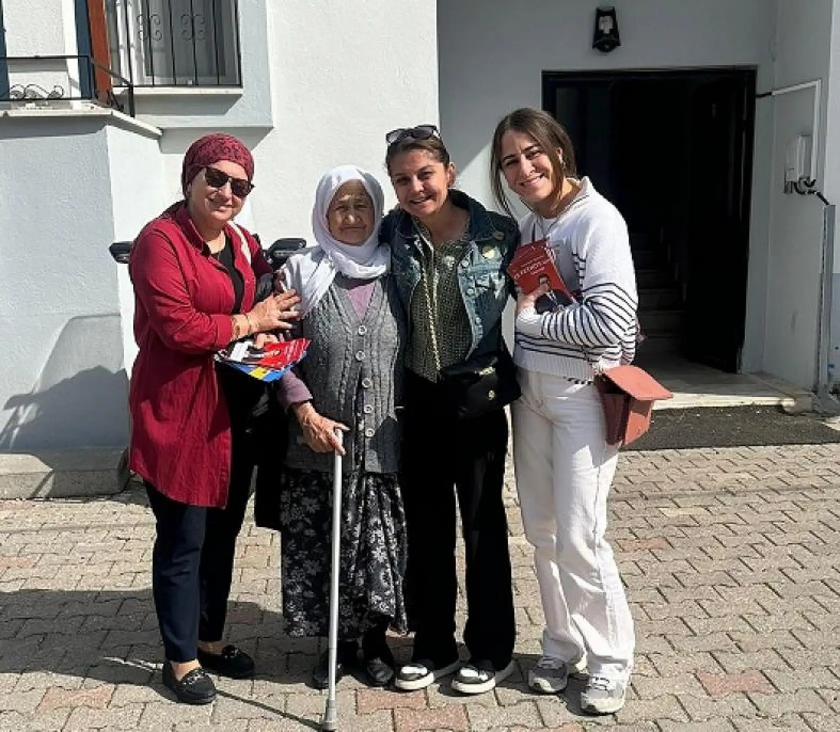 Cumhur İttifakı Kadın ve Gençlik Kolları kapı kapı dolaşıyor
