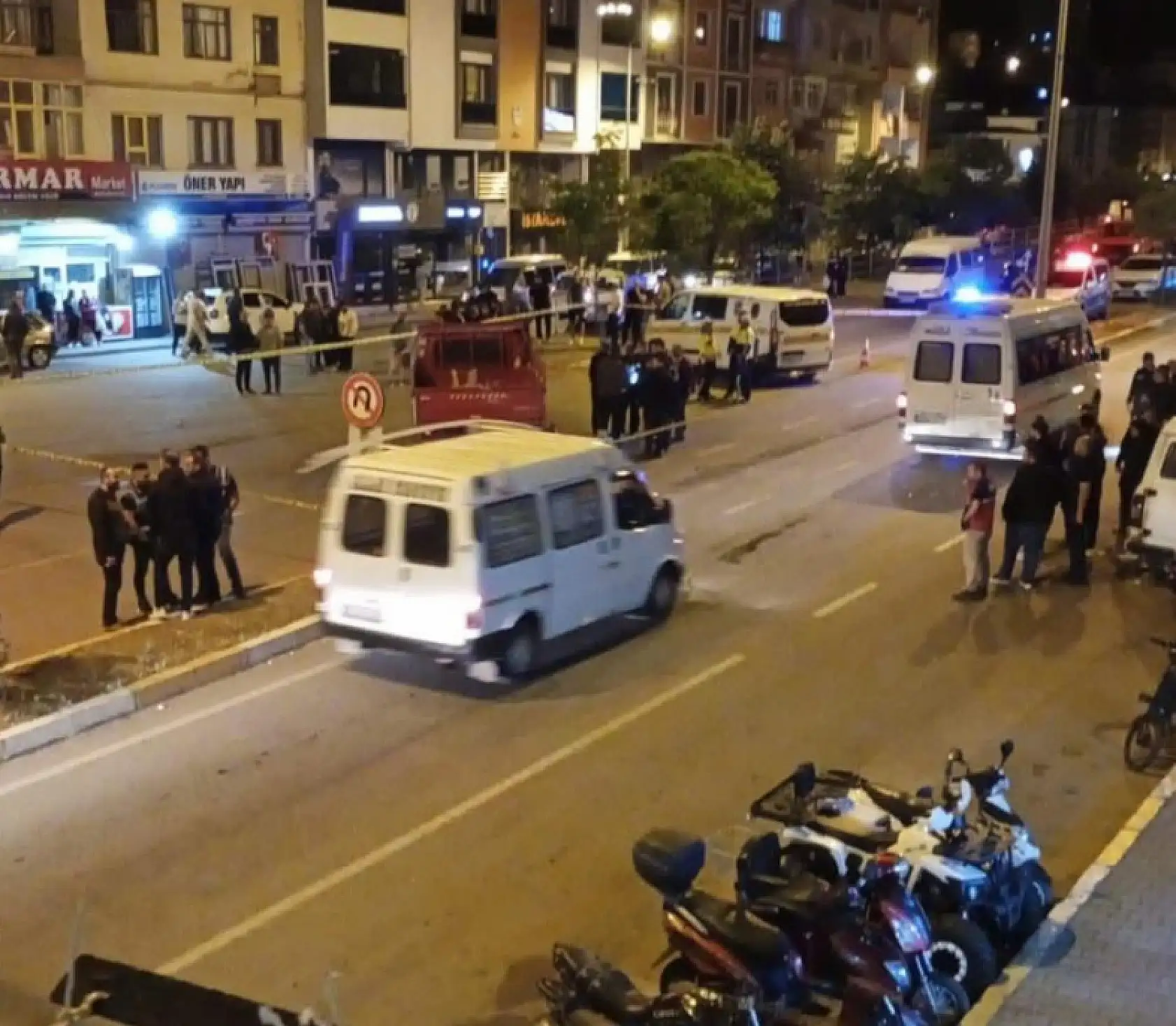 Motosiklet Kamyonetin Altına Girdi: Sürücü Hayatını Kaybetti