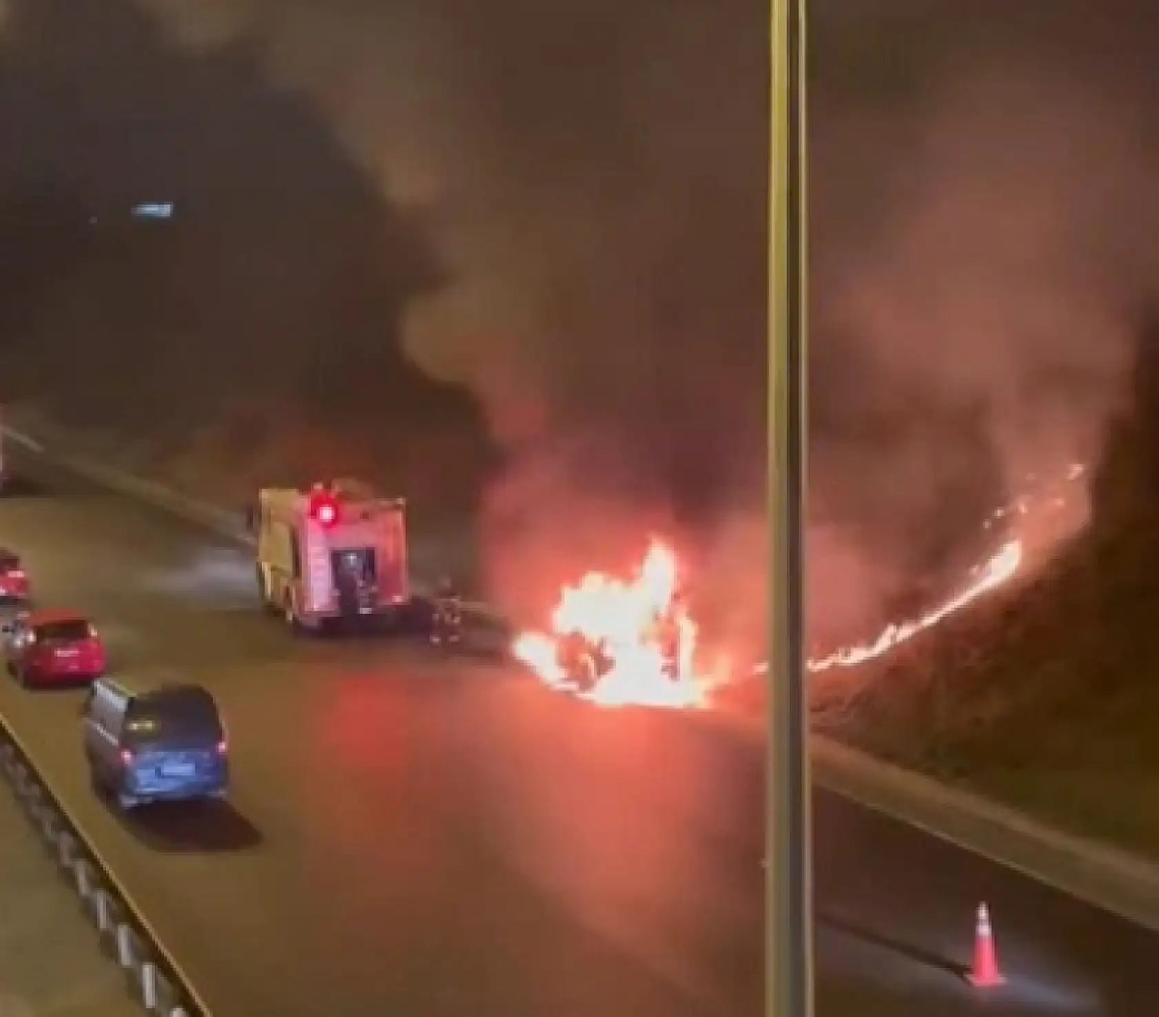 Seyir halindeki araç alev topuna döndü