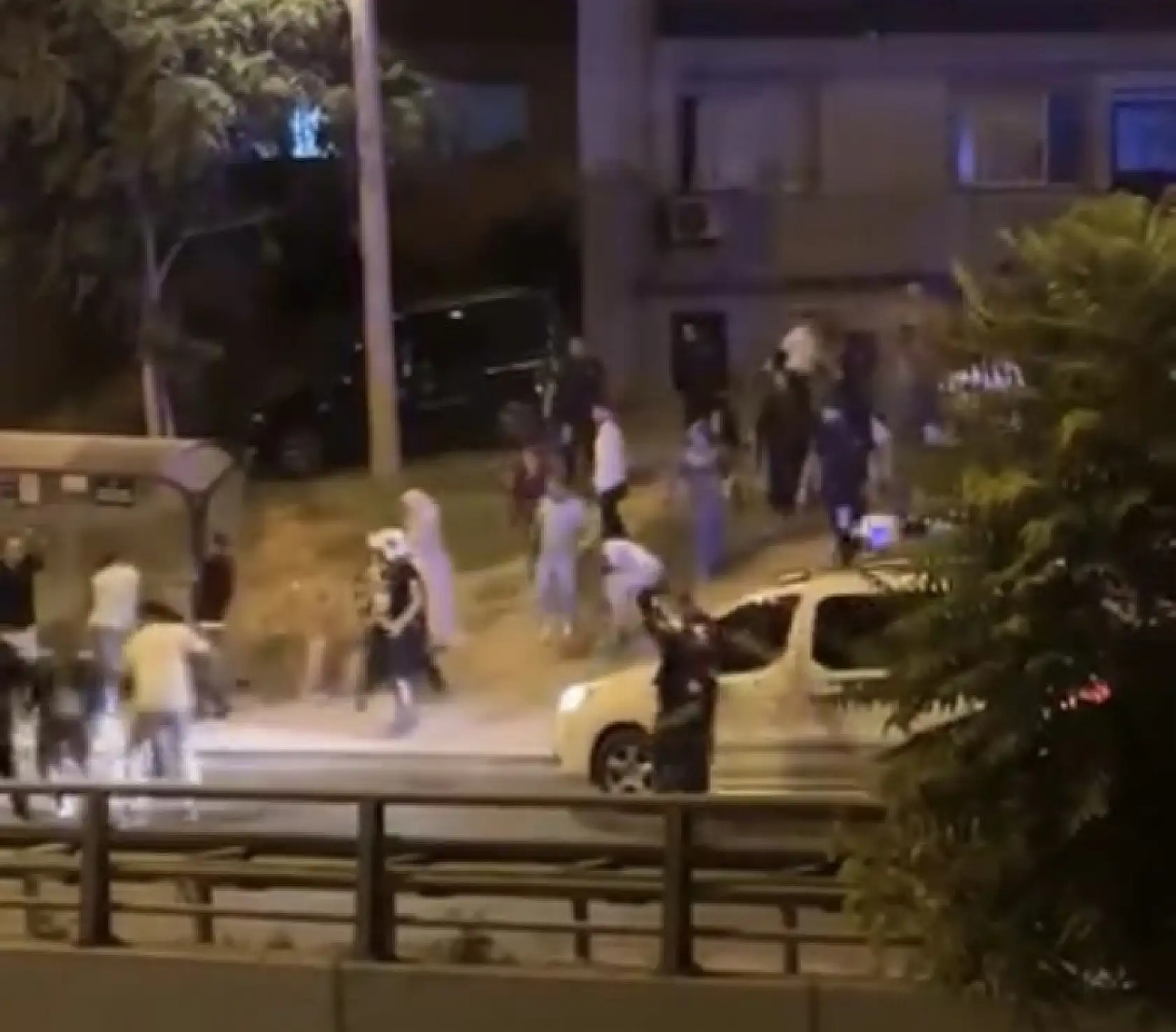 İzmir'de düğün sonrası meydan muharebesi gibi kavga