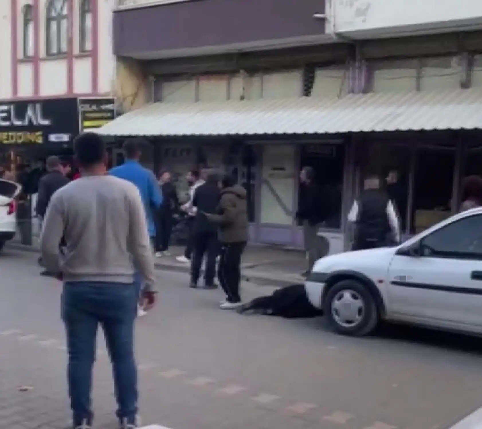 Eşini, kızının yanında öldürüp kayıplara karıştı