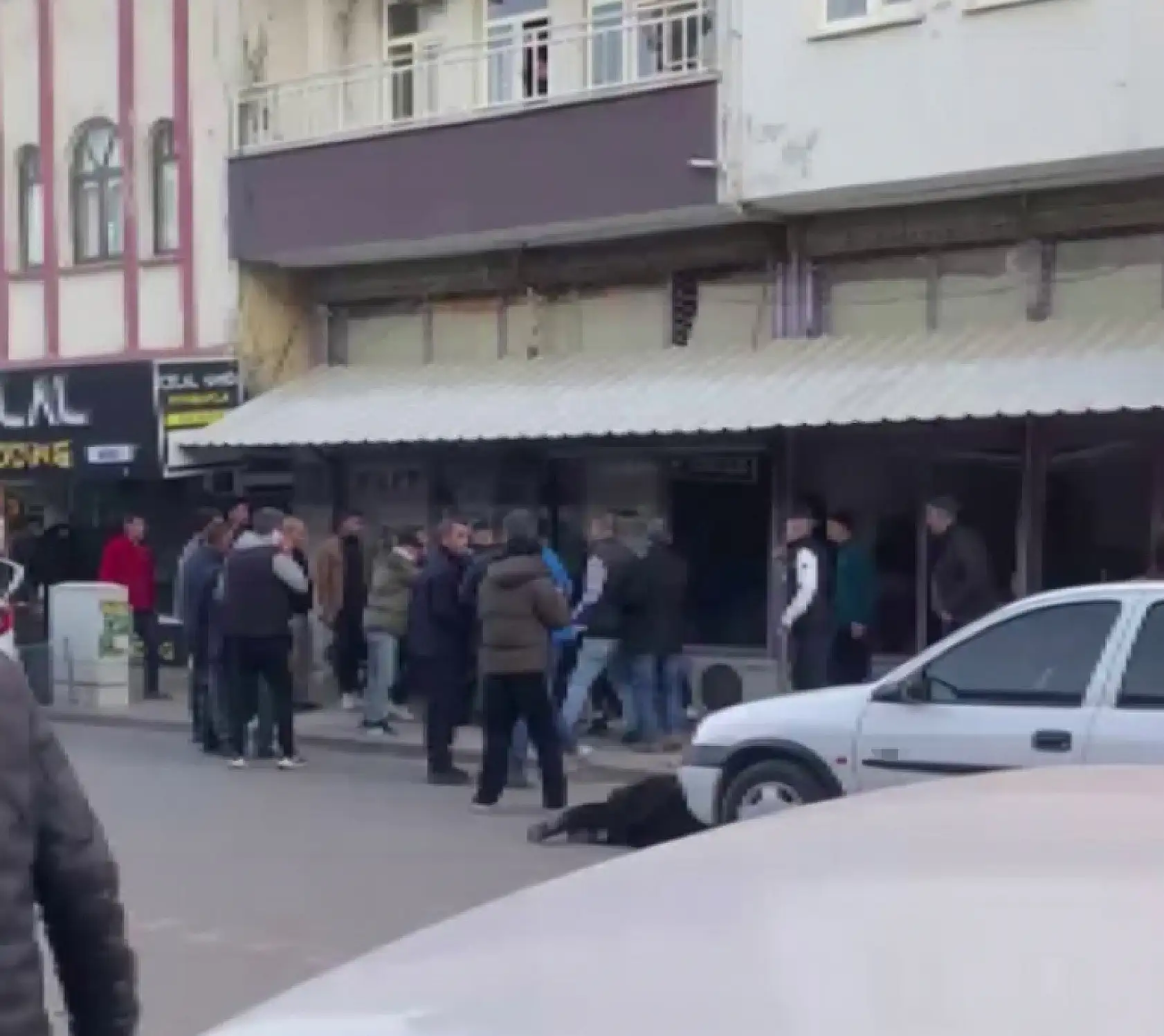 Eşini, kızının yanında öldürüp kayıplara karıştı