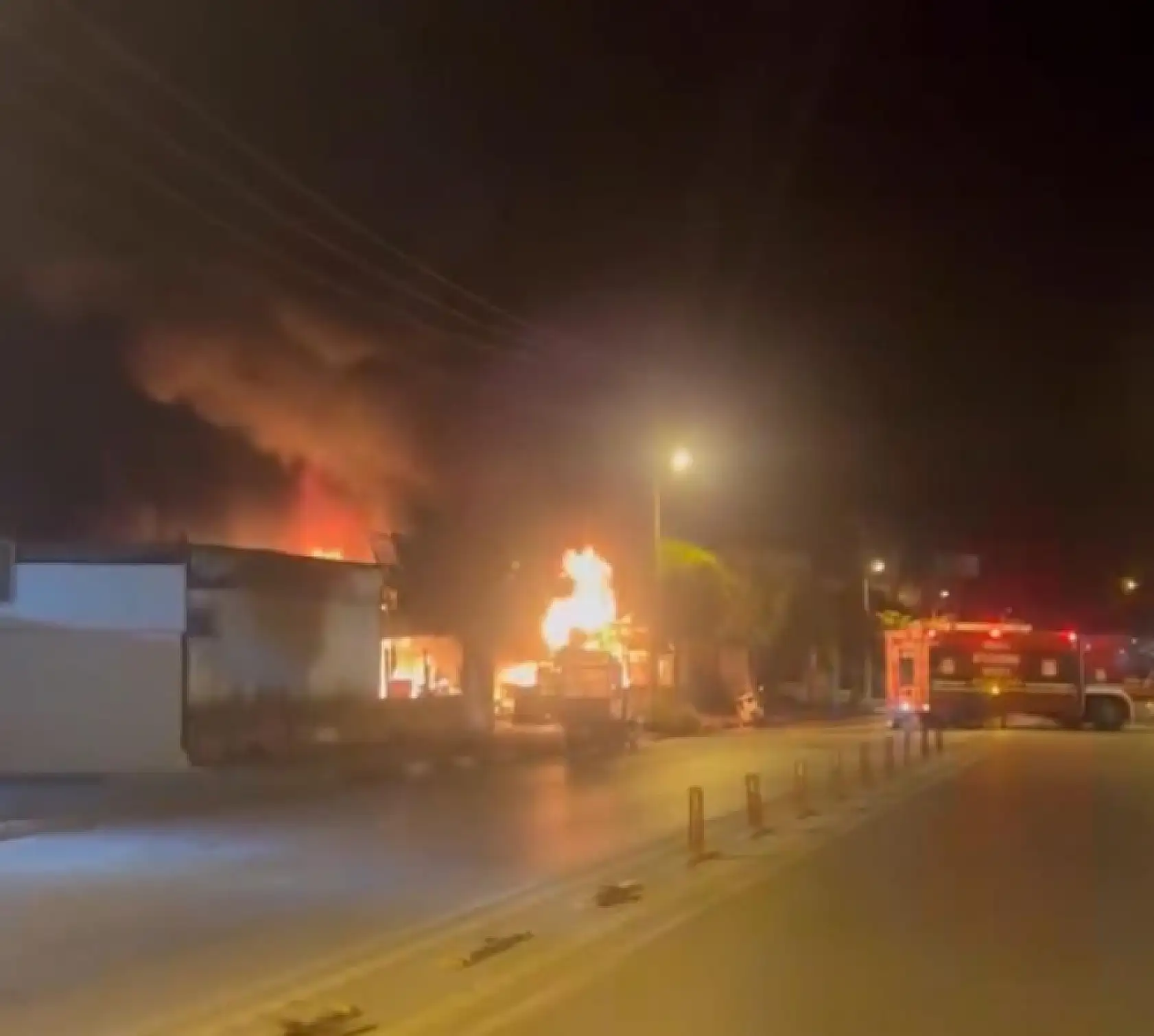 Bodrum'da alevler geceyi aydınlattı: Oto tamirci yandı, 3 milyon liralık zarar oluştu