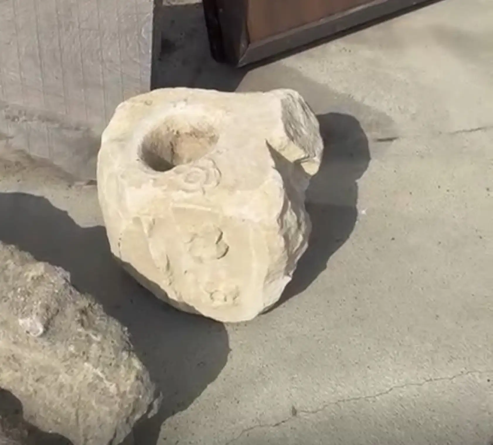 Restorasyon uzmanı 300 yıllık ahşap malzemelerin satışına kıyamadı