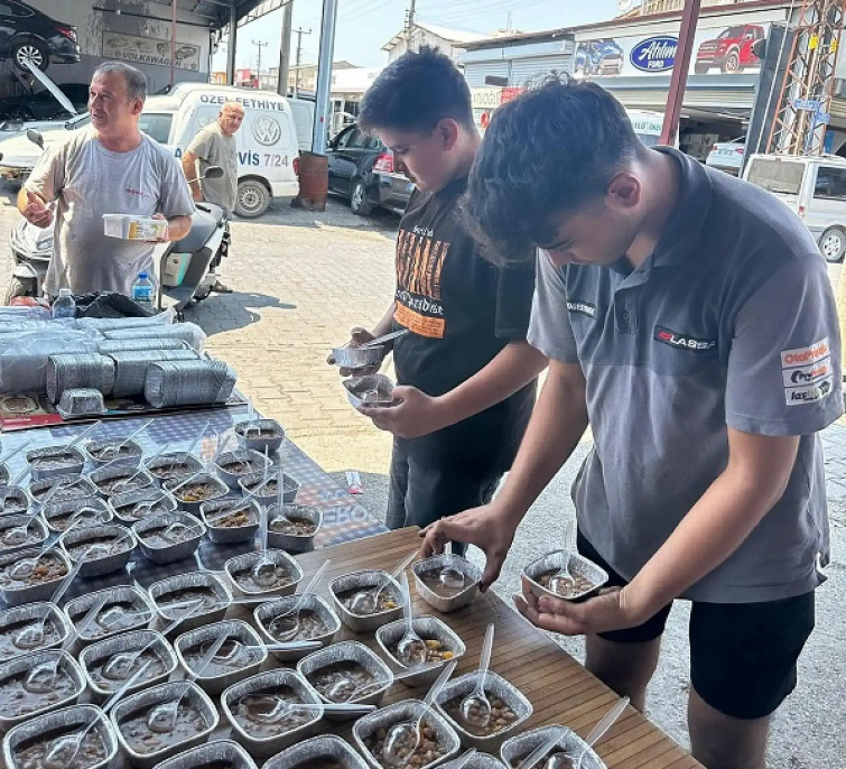 Fethiye Esnaf ve Sanatkârlar Odası'ndan Aşure İkramı