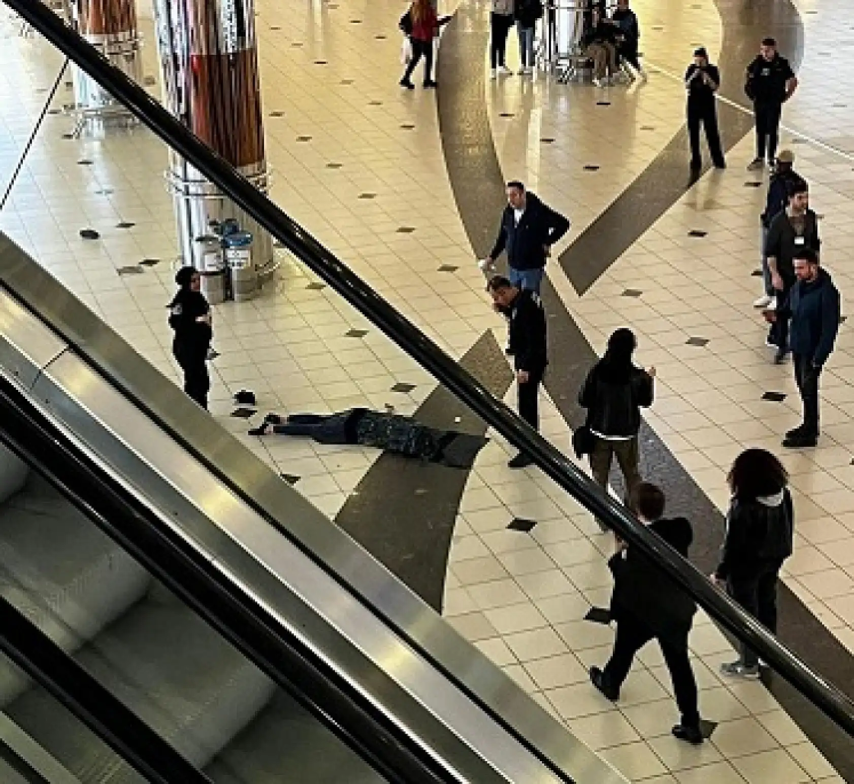 AVM'de korkunç olay: 5. kattan atlayan kadın hayatını kaybetti