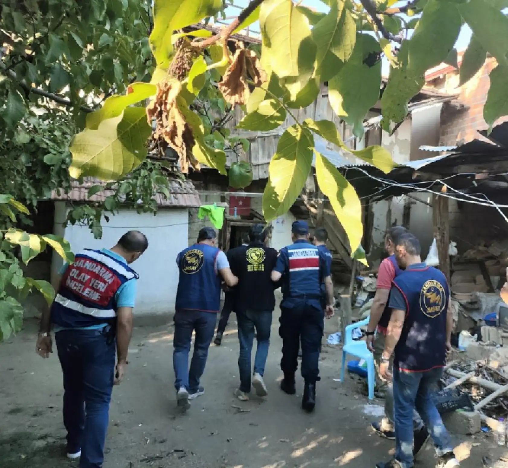 İçkisine karışan babaannesini başına tüple vurarak öldürdü