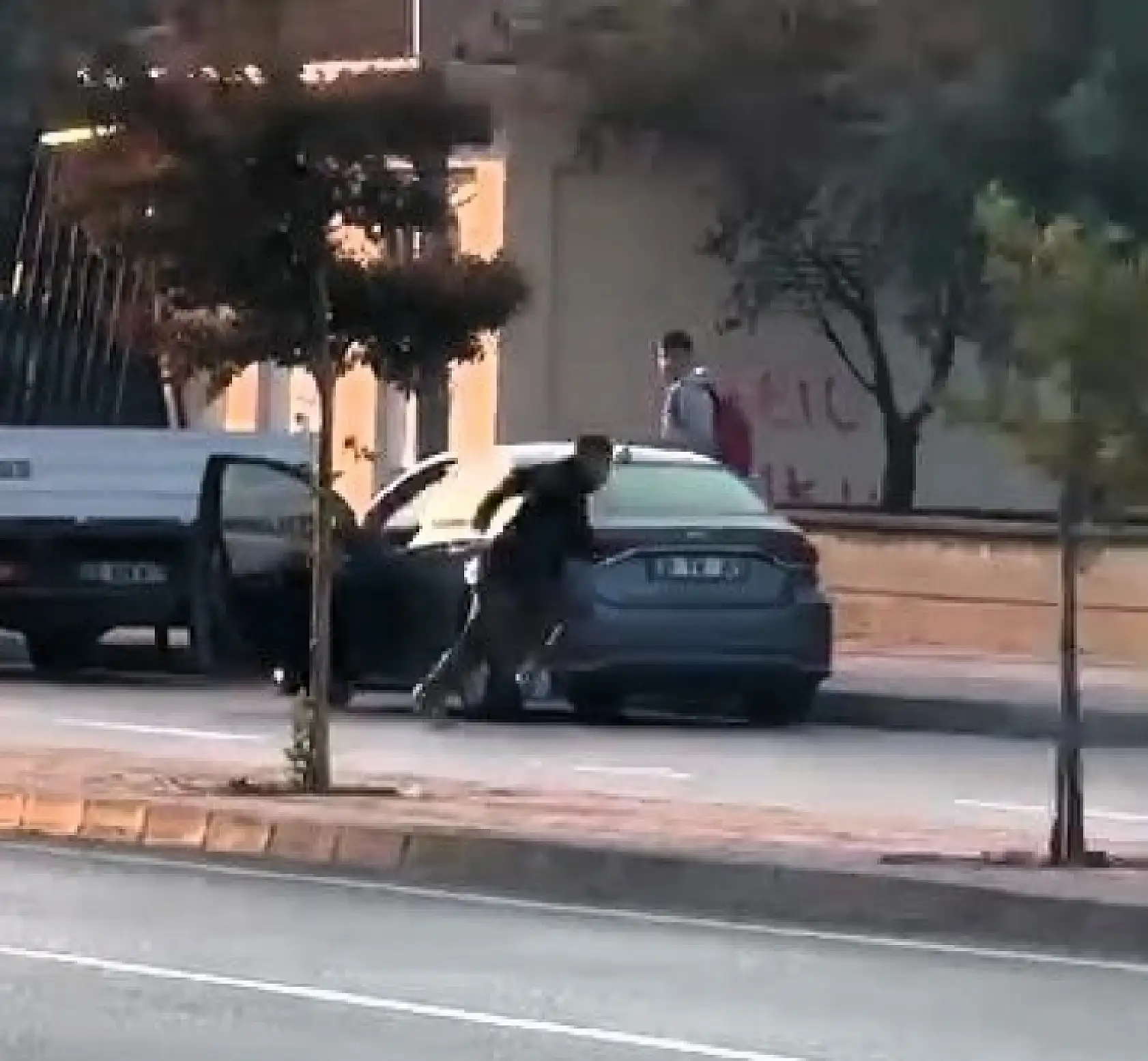 Okul Müdürüne Silahlı Saldırı: Çocuklarının Gözleri Önünde Vuruldu