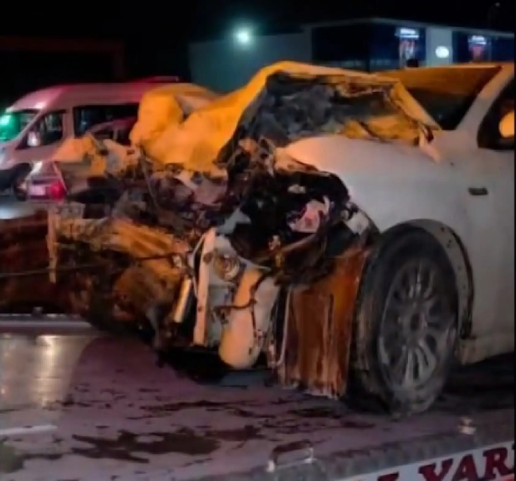 Milas'ta Feci Kaza! Araçlar Hurdaya Döndü, 2'si Ağır 4 Yaralı