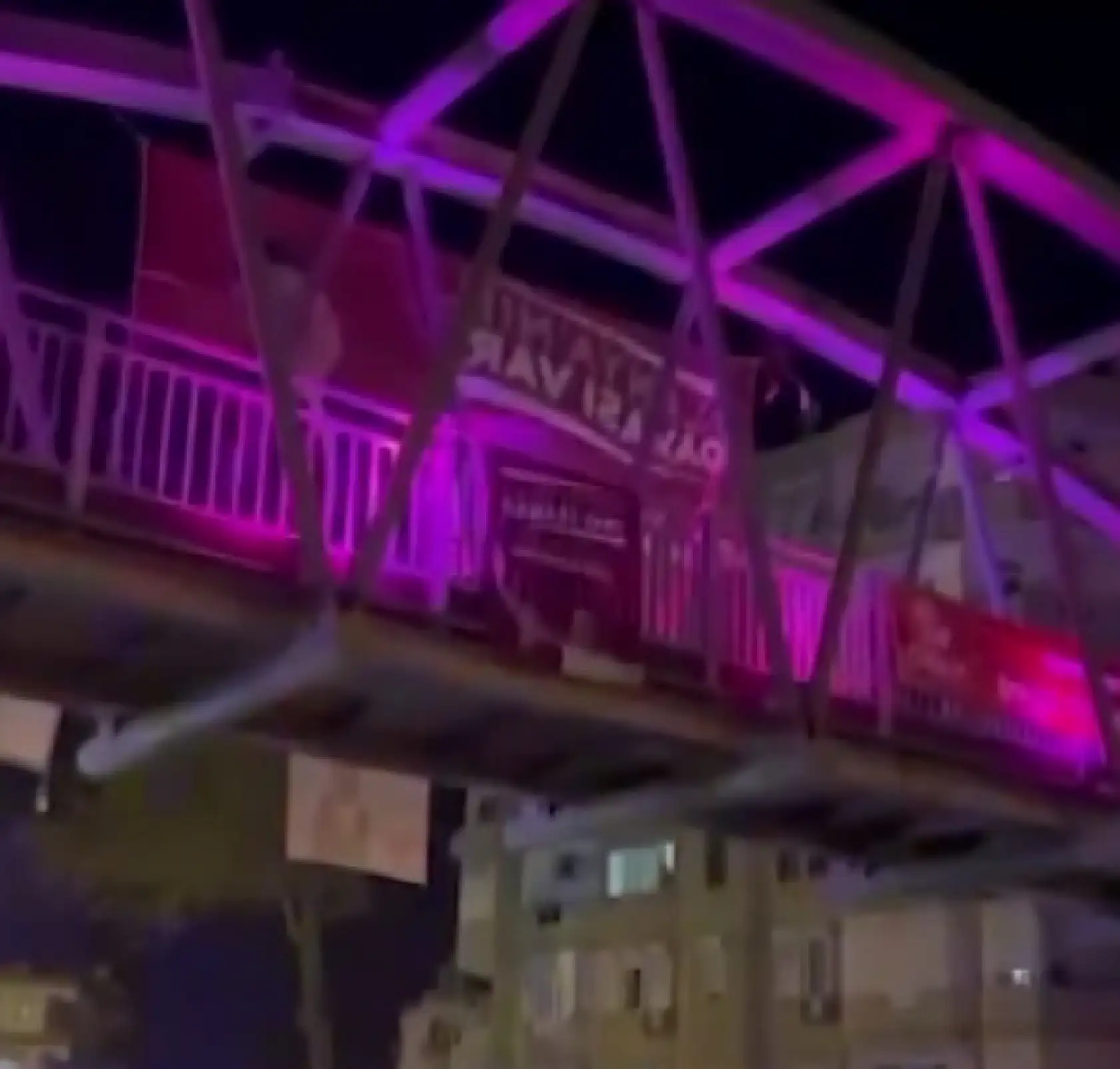 İntihar etmek için çıktığı üst geçitten düşerek öldü