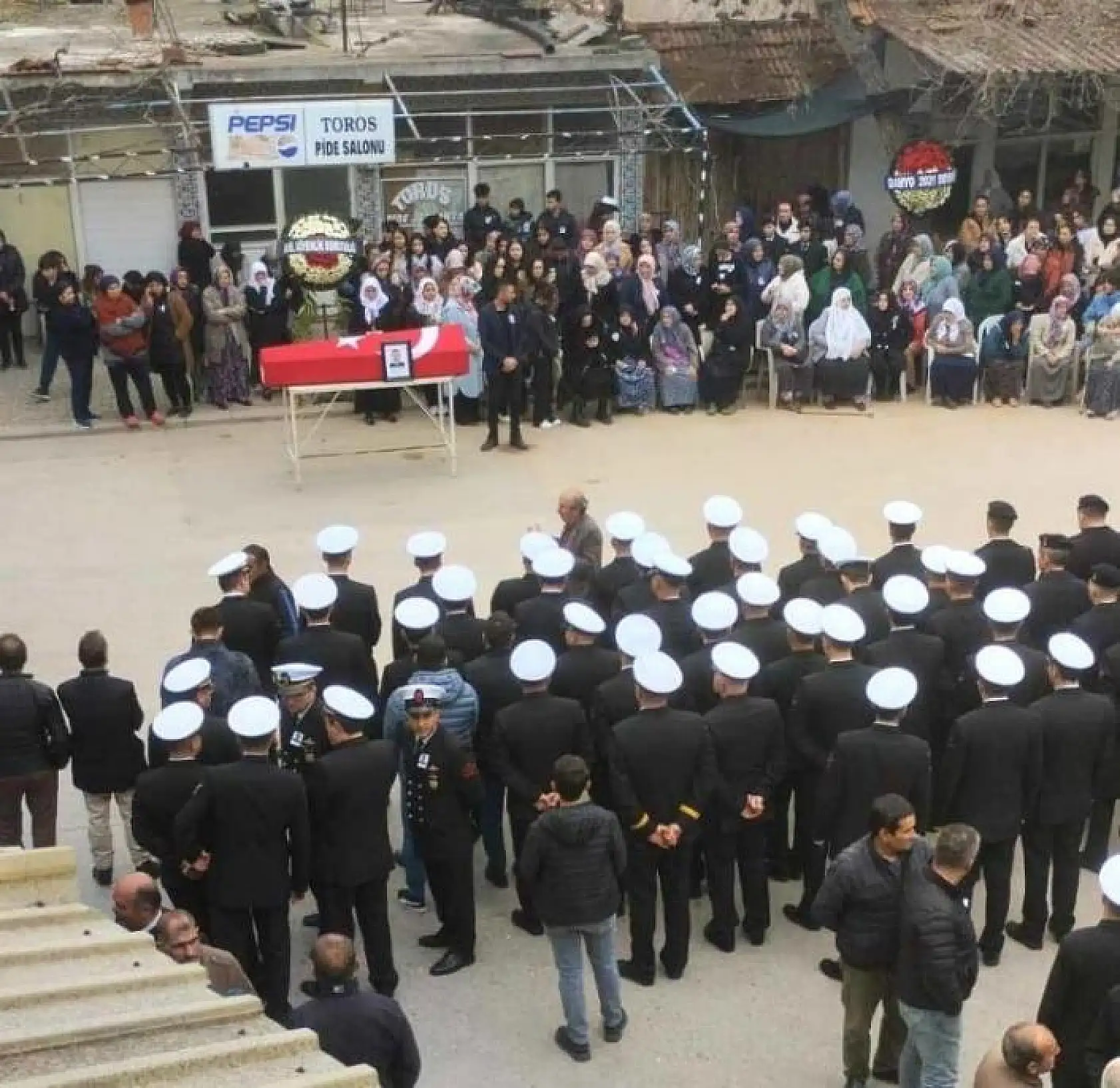 Marmaris'te kazada hayatını kaybeden astsubay son yolculuğuna uğurlandı