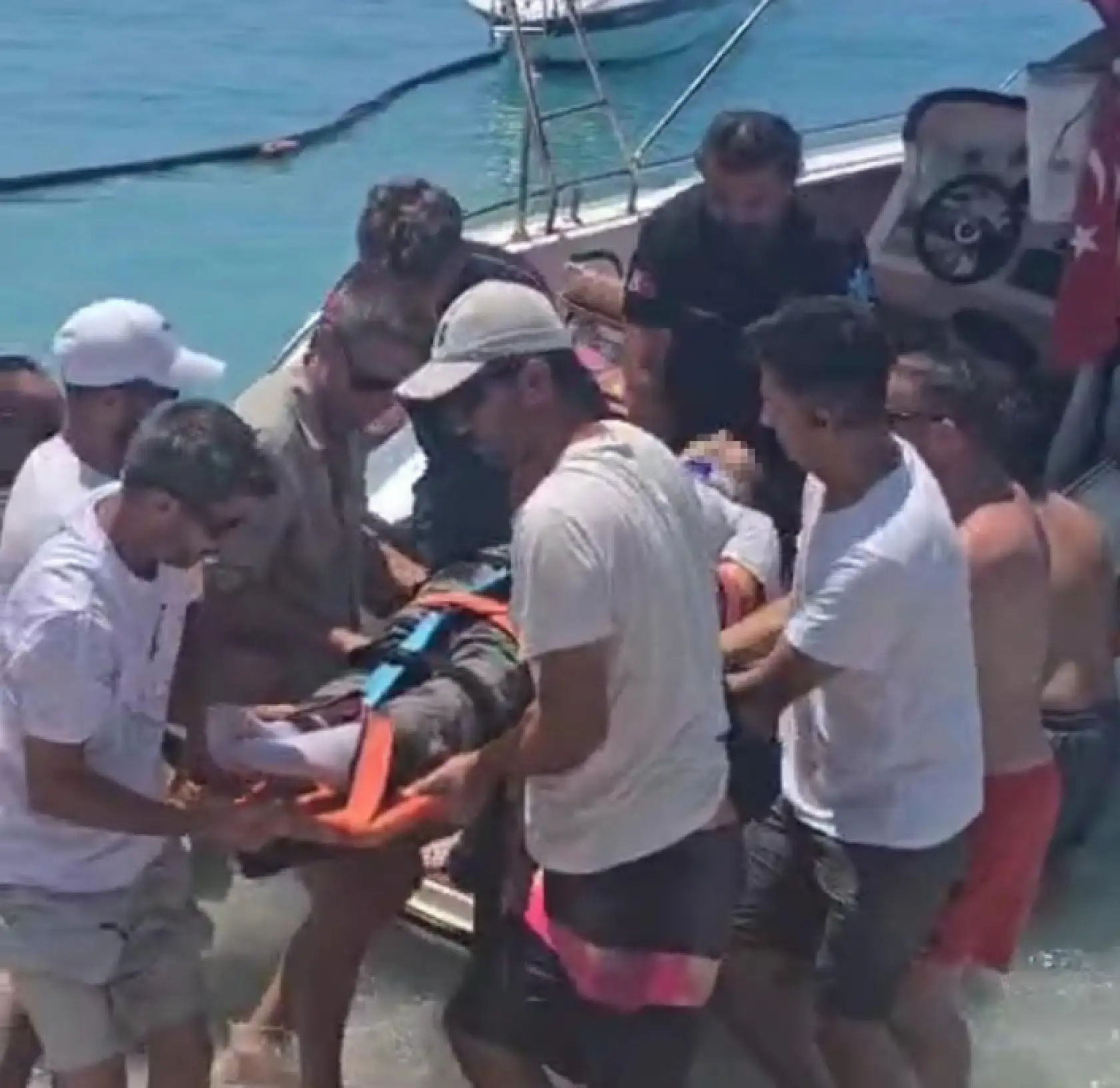 Eğitim alan kadın pilot denize düştü