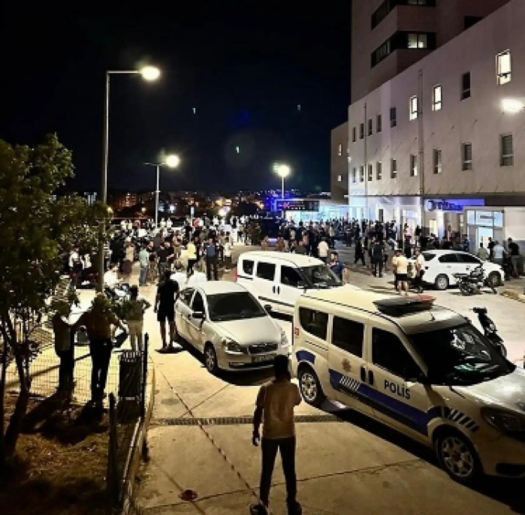 Husumetli olduğu 2 şahsı öldürüp intihar etti