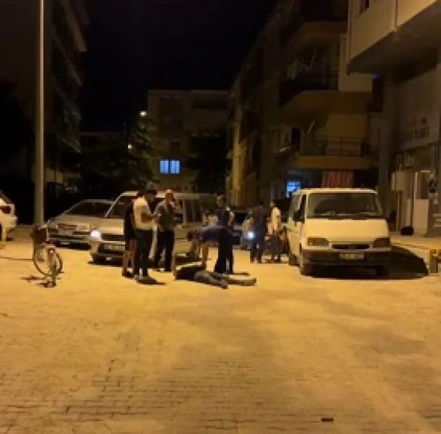 Gürültü Nedeniyle Çıkan Kavgada Bıçaklı Saldırı 2 Yaralı