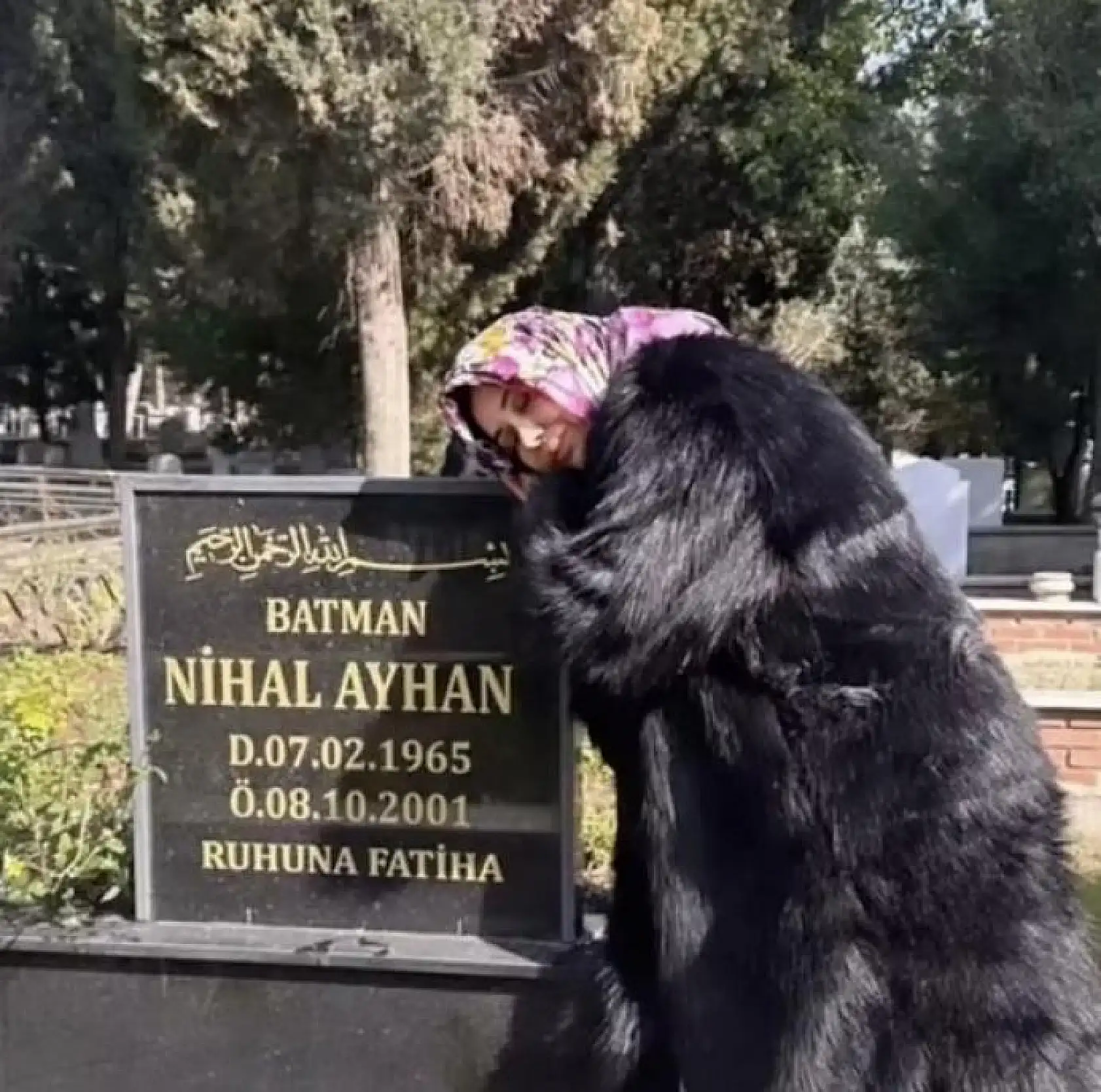 Para gömülü' diyerek Dilan Polat'ın annesinin mezarını kazdılar!