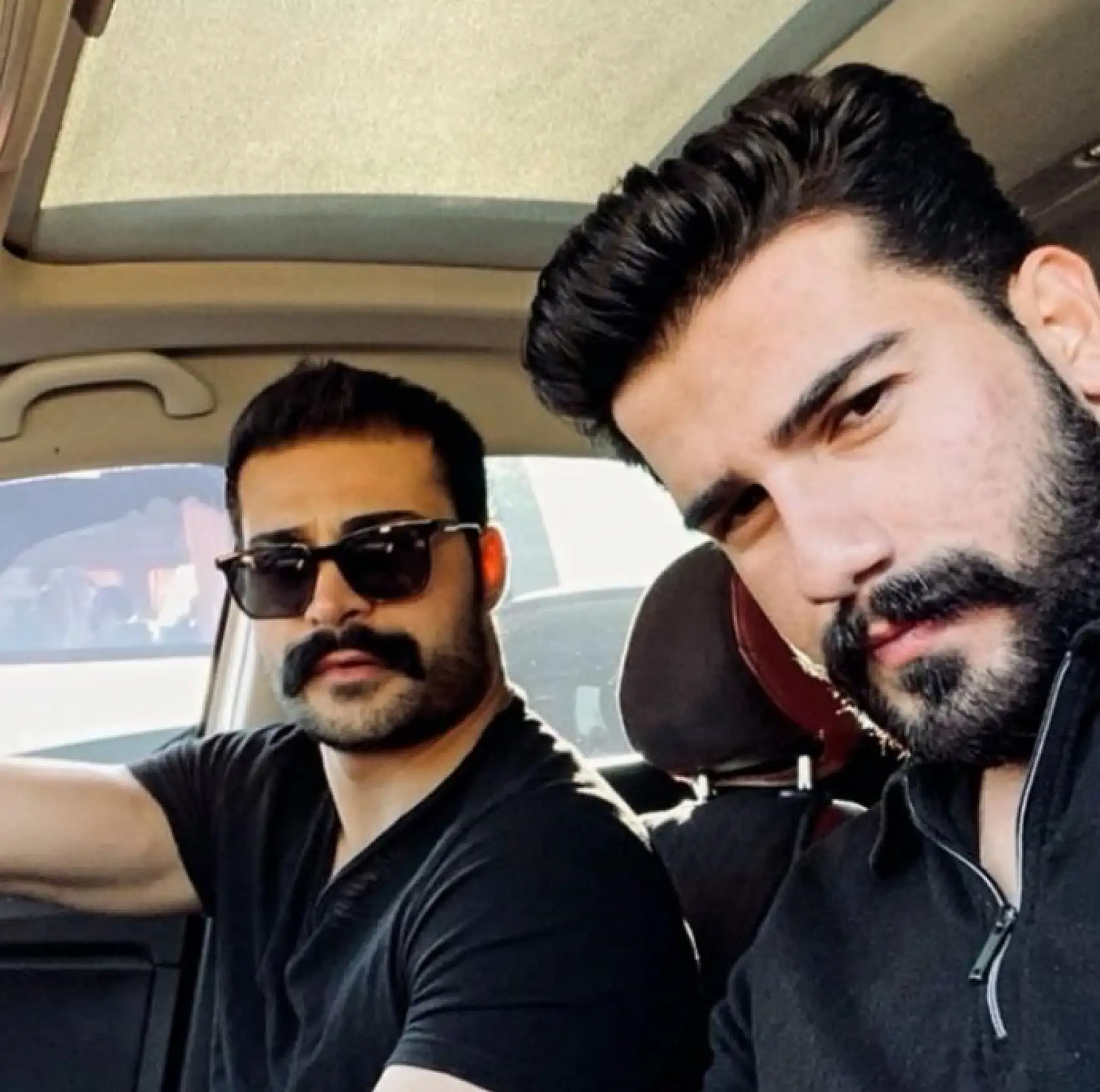 Otomobil bahçeye uçtu: 3 ölü