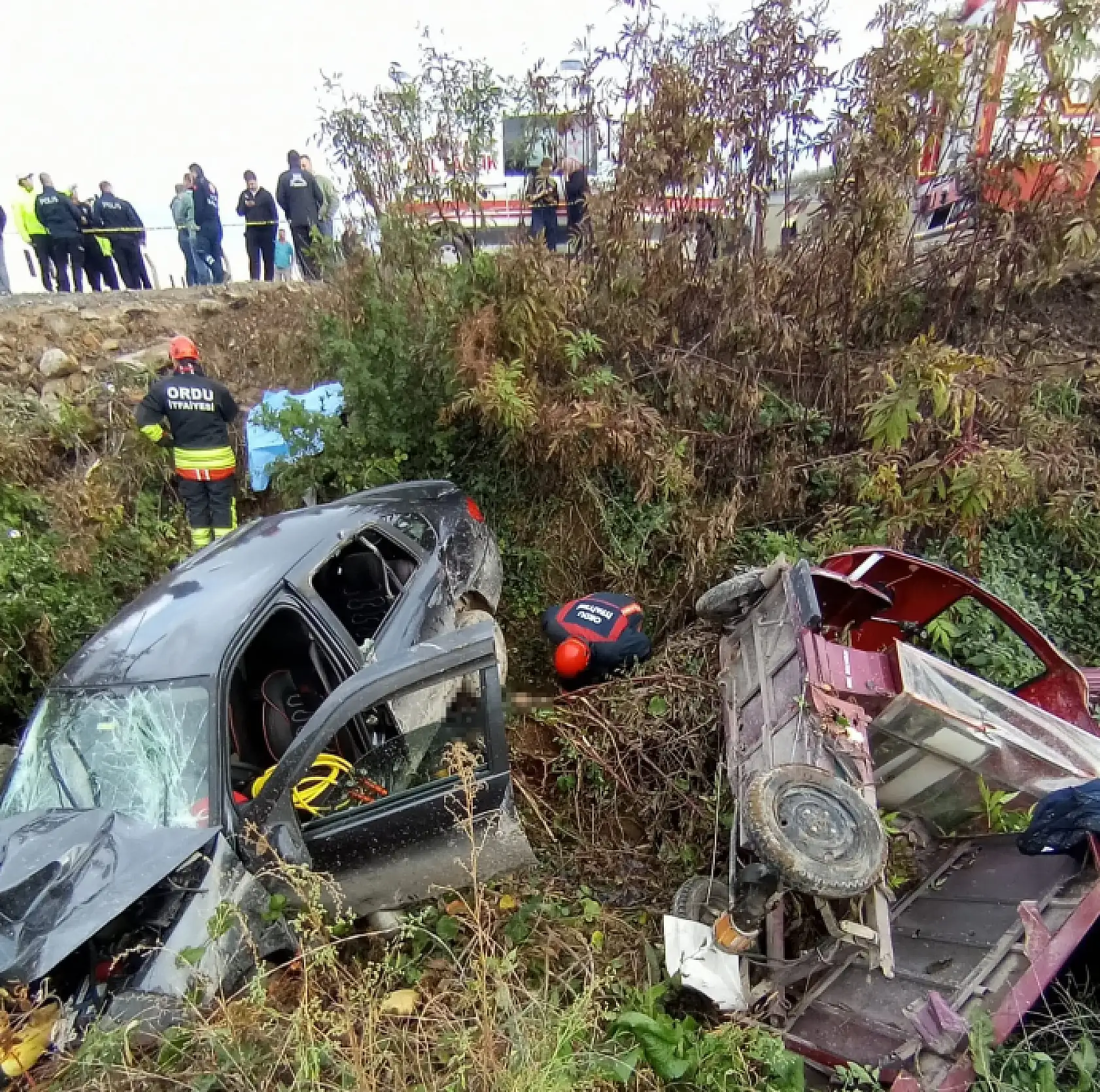 Üç tekerlekli araç ile otomobil çarpıştı: 2 ölü, 1 yaralı