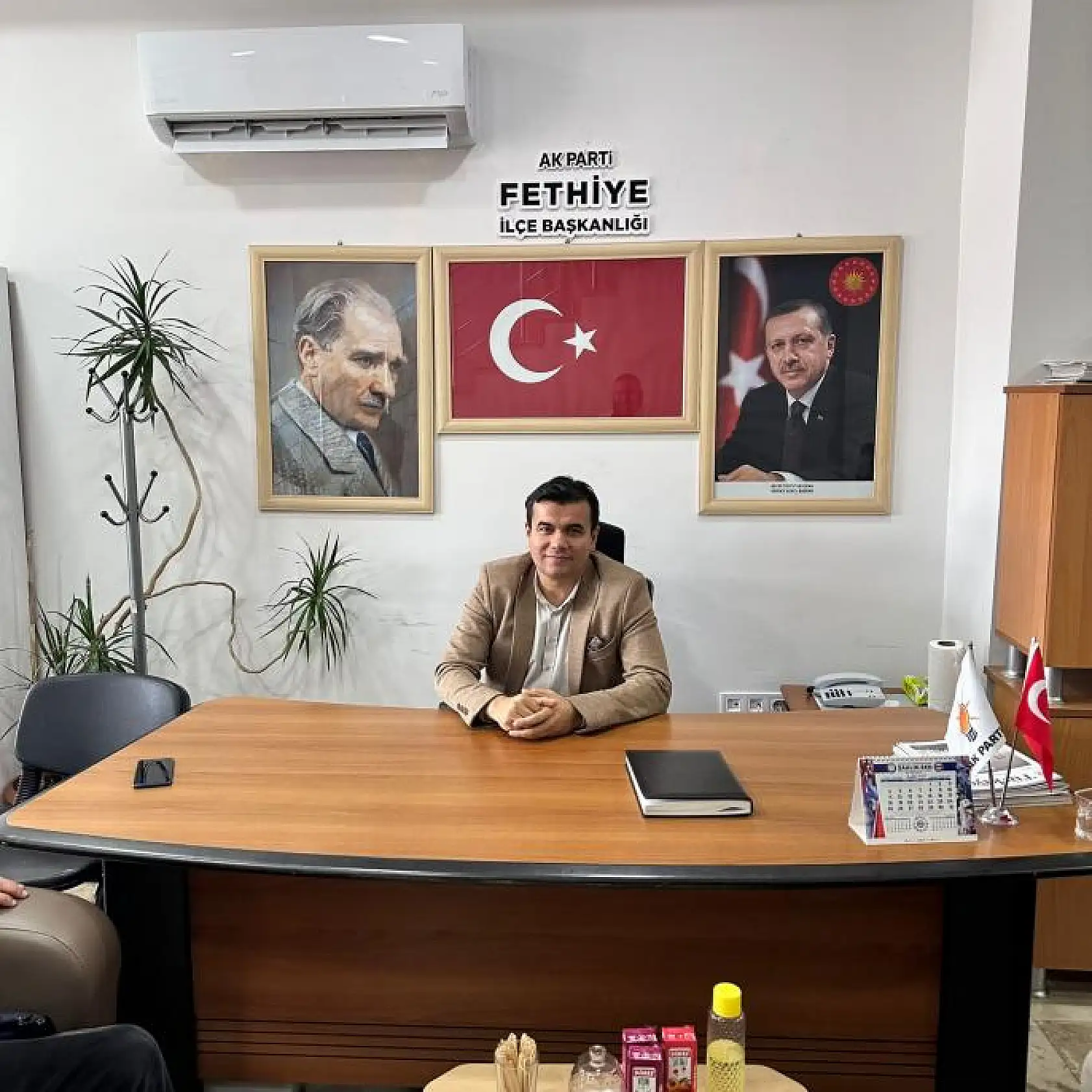 Aday adayı Yiğit, vatandaşlarla bir arada