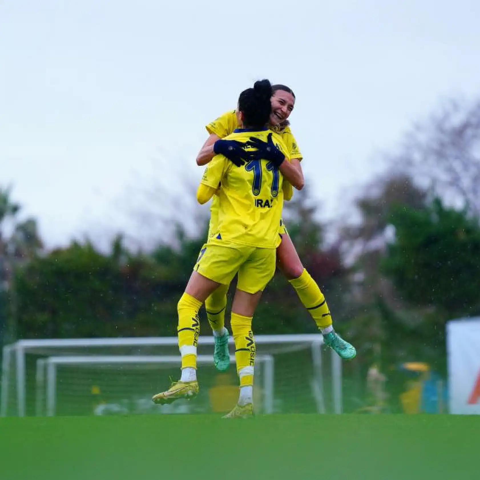Turkcell Kadın Futbol Süper Ligi: Fenerbahçe Petrol Ofisi: 6 - Hakkarigücü Spor: 0
