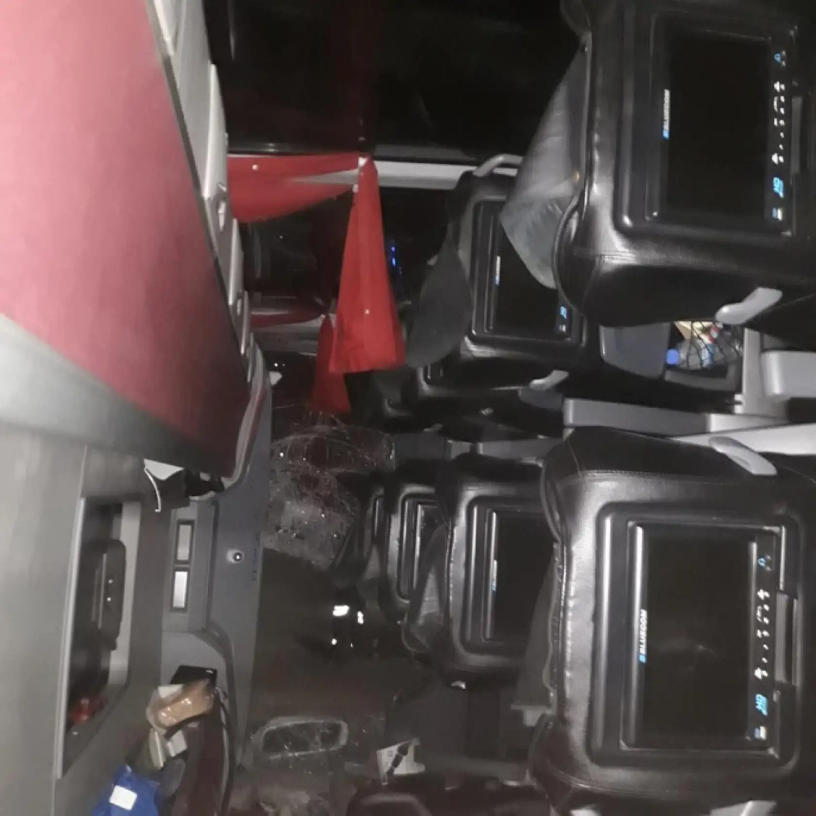 Isparta-Antalya karayolunda yolcu otobüsü devrildi: 13 yaralı