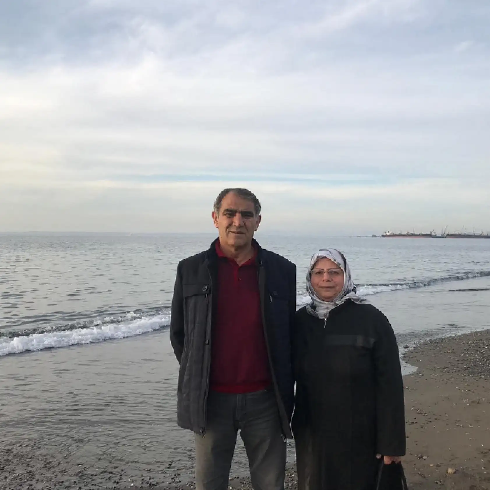 Aşkları ölümle son buldu! Yarım saat arayla kalp krizi geçiren çift toprağa verildi