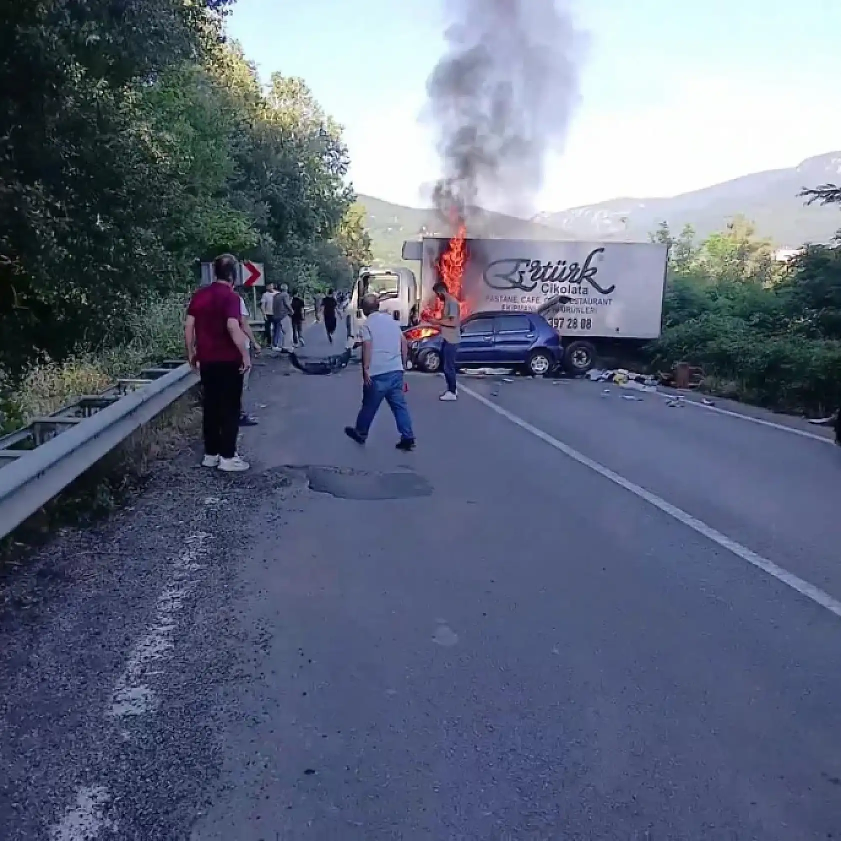 Zincirleme trafik kazası: 1 ölü, 7 yaralı