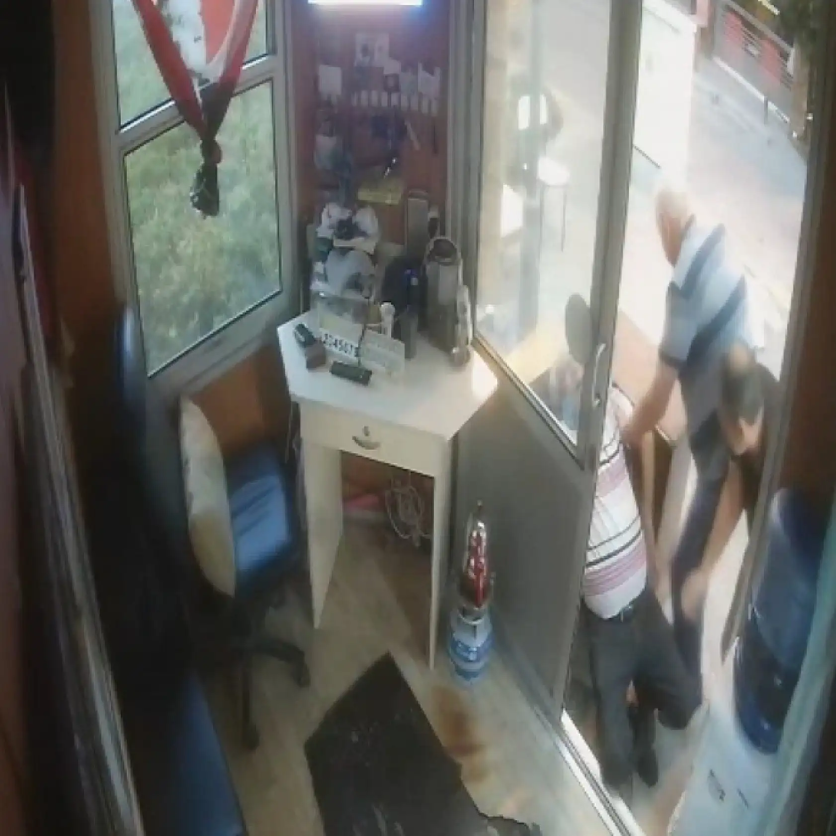 Fenalaşan arkadaşına müdahale etti, ikisi de kalp krizinden öldü