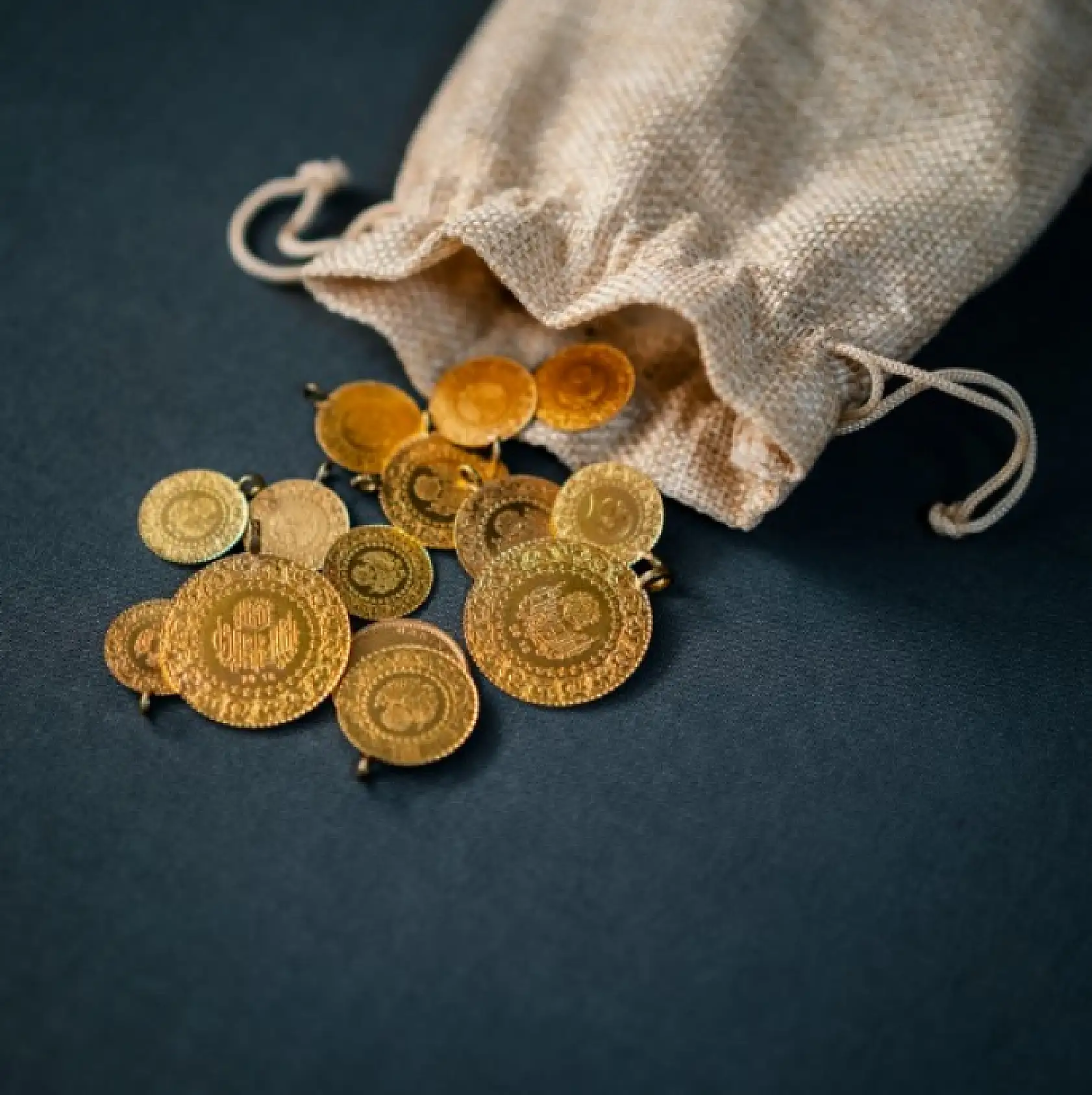 Beklenen oldu, gram altın tarihi rekora imza attı