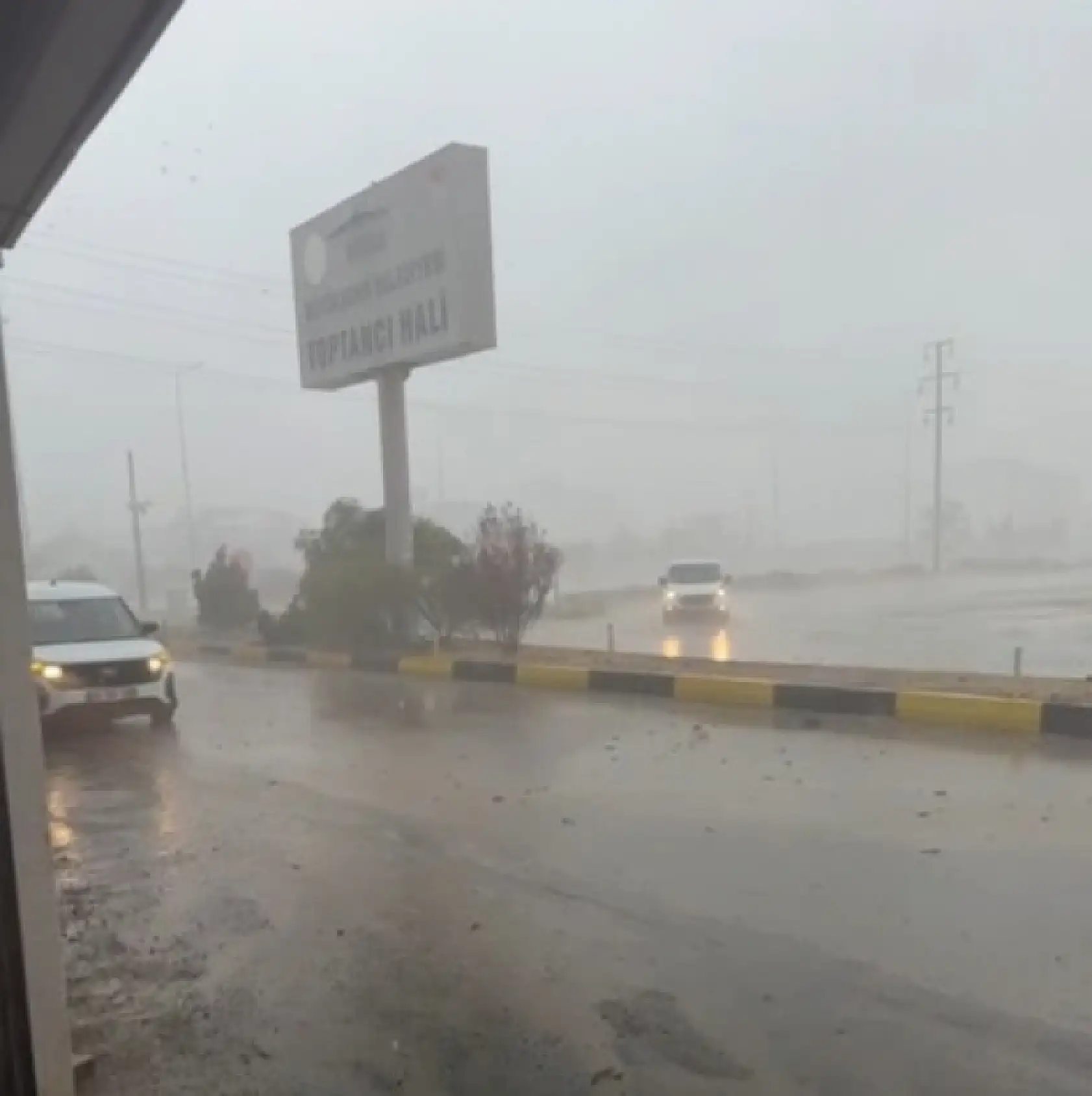 Fethiye ve Seydikemer'de Şiddetli Yağış Etkili Oldu