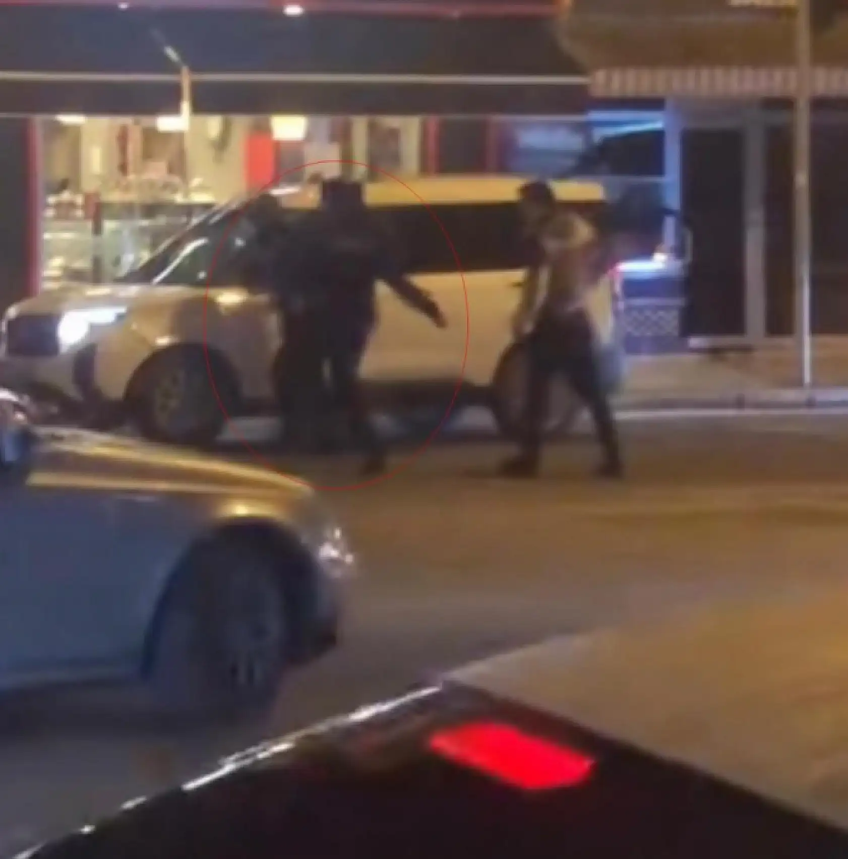 Film sahnelerini aratmayacak olay: Polisten kaçarken kaza yaptılar