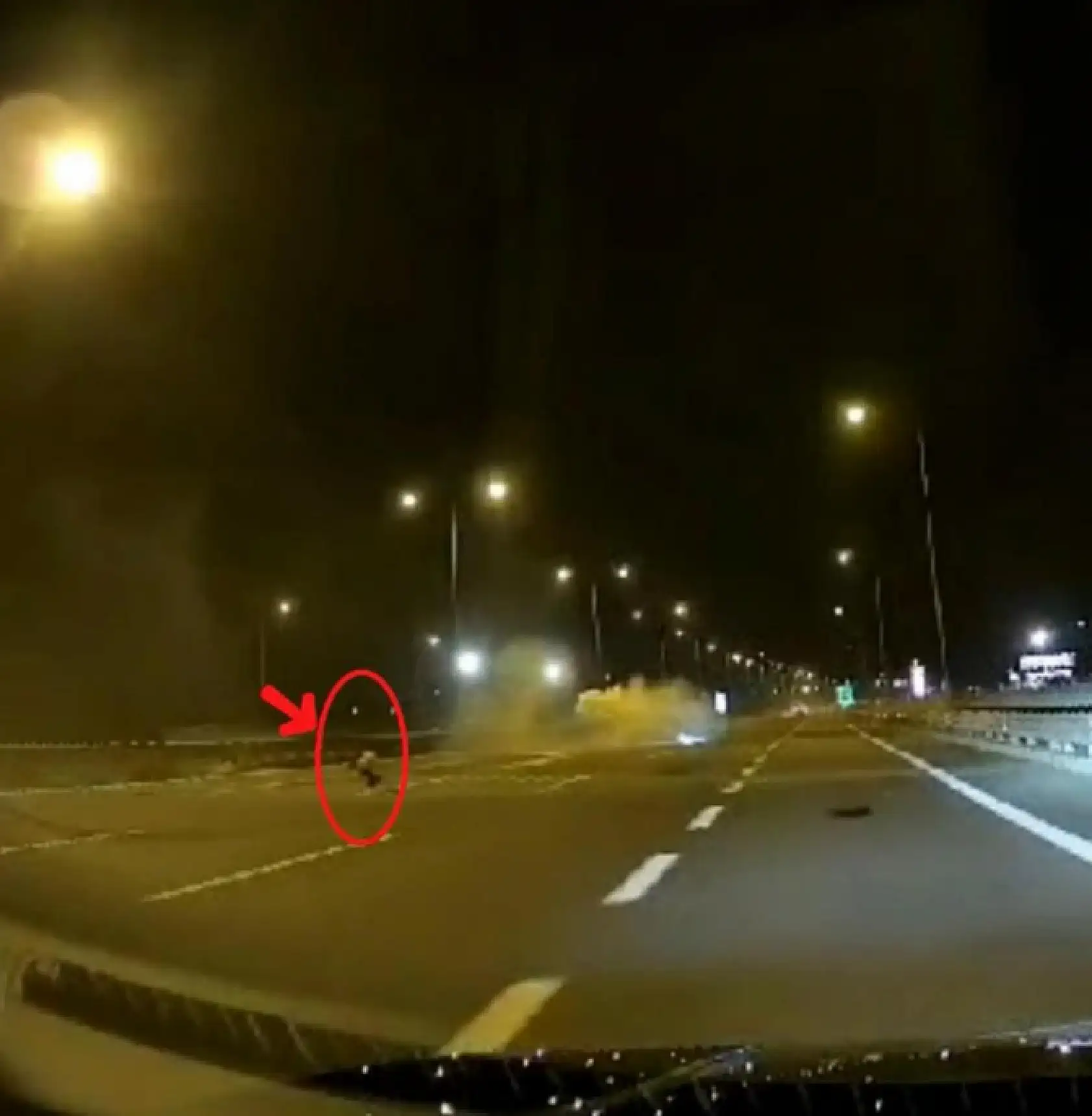 Feci kaza: 9 yaşındaki çocuk otomobilden fırladı