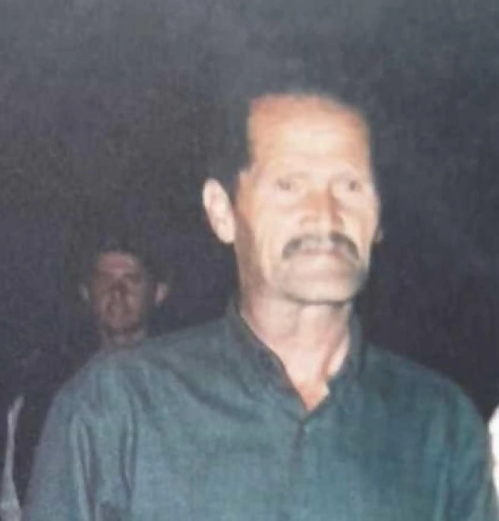 Devrilen traktörün altında can verdi