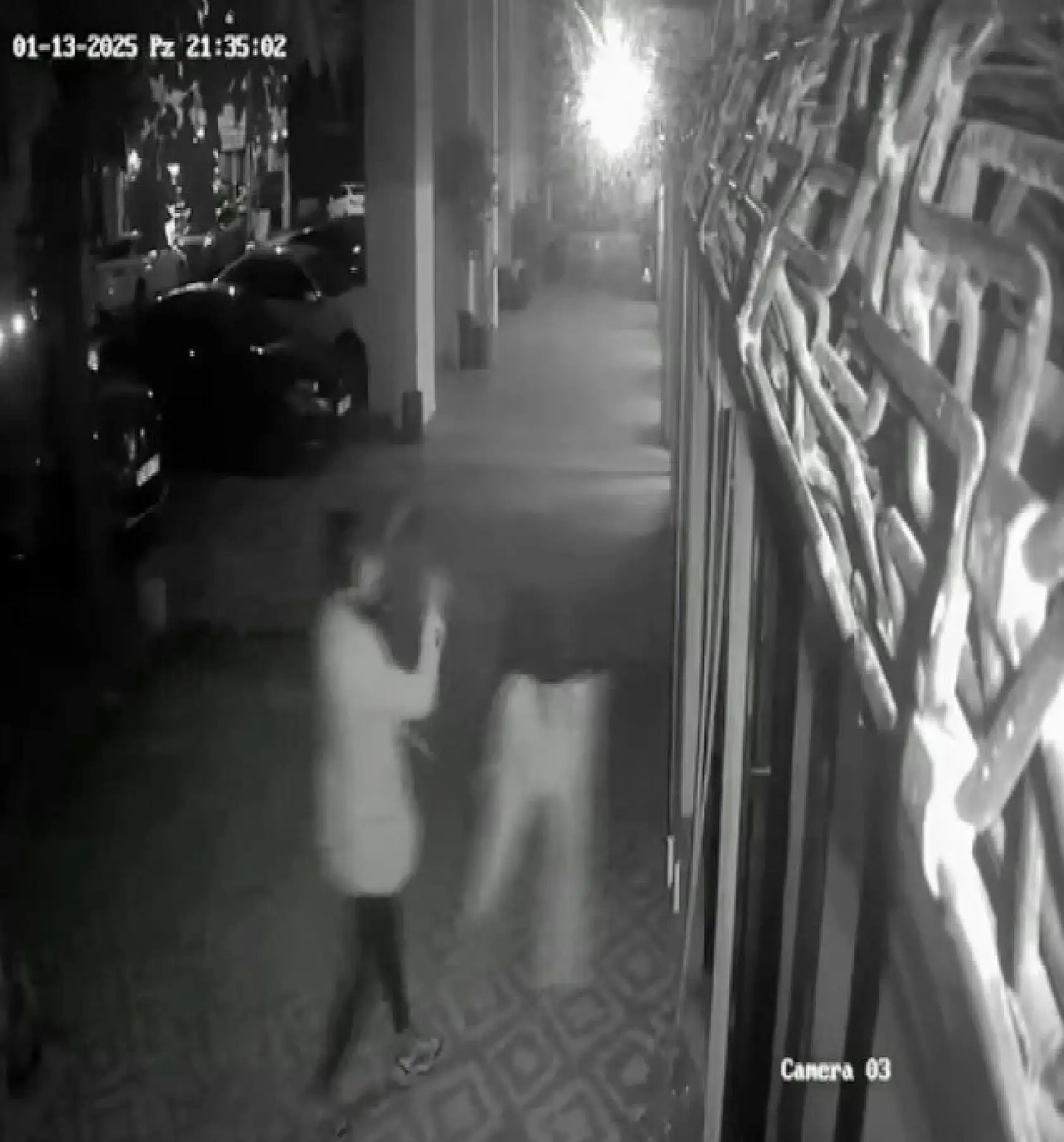 Mahallede yakmadığı yer kalmadı, bu seferki hedefi bayan kuaförü oldu