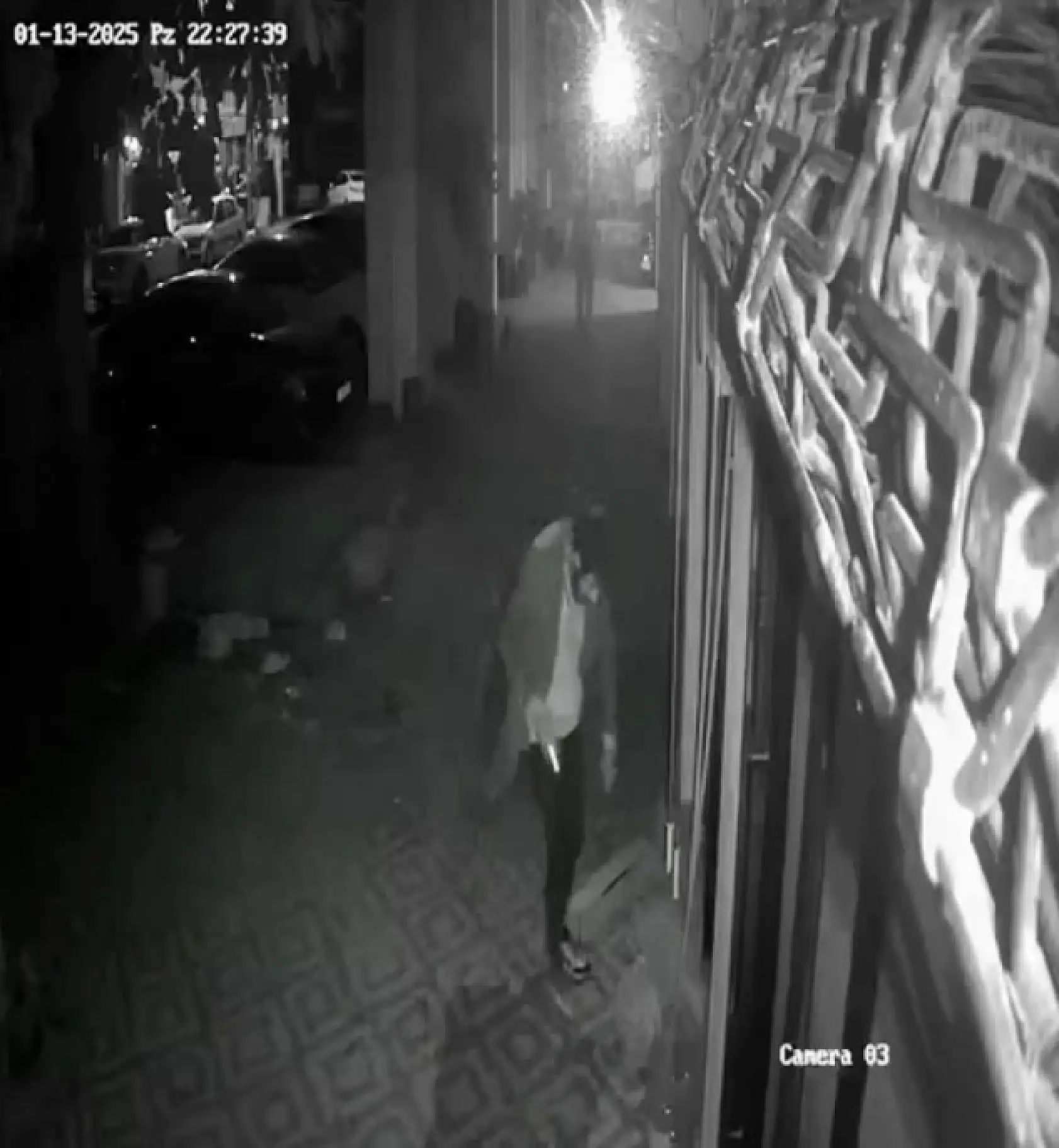 Mahallede yakmadığı yer kalmadı, bu seferki hedefi bayan kuaförü oldu