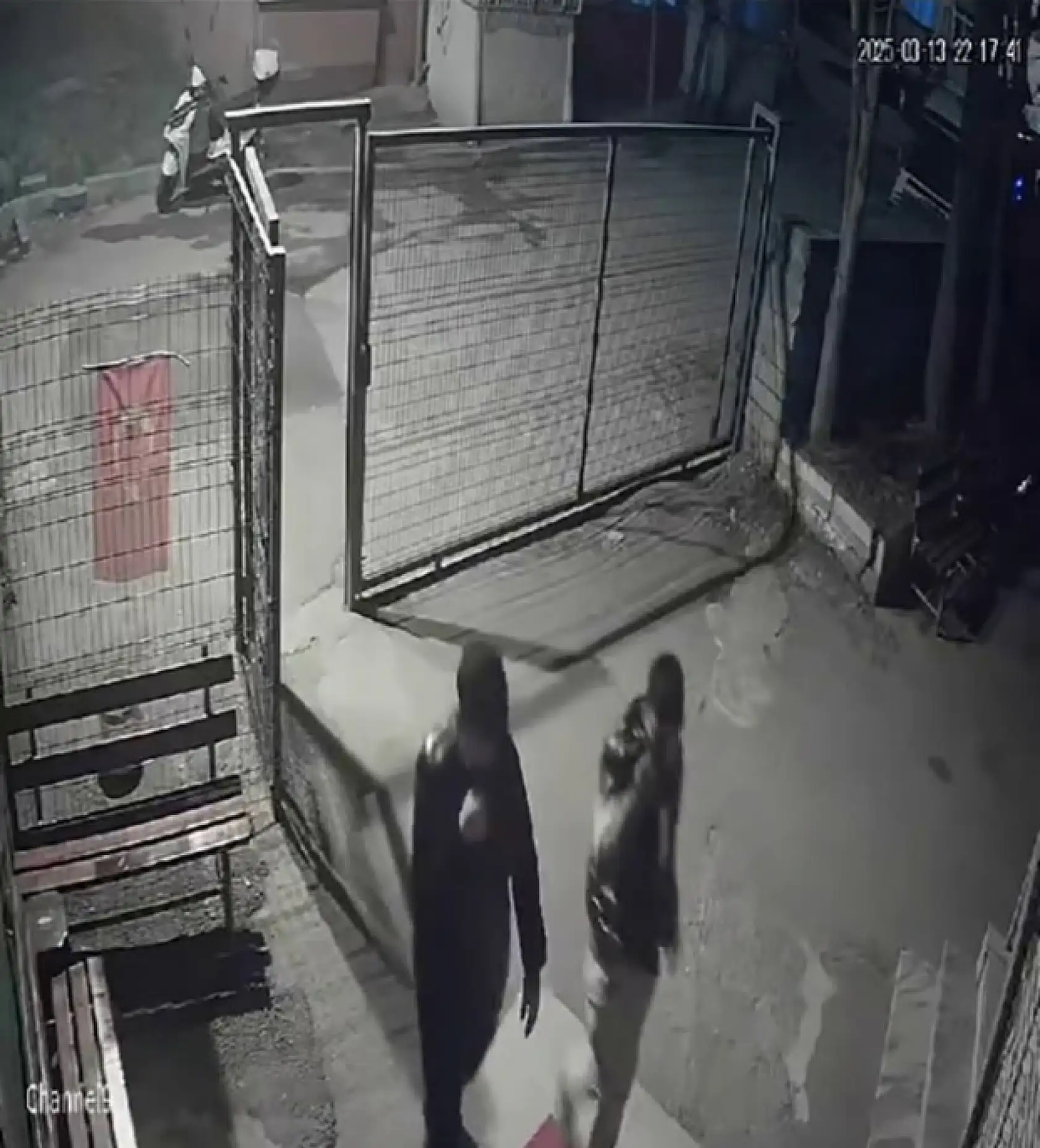 Minikler önce çaldılar, sonra pişman oldular