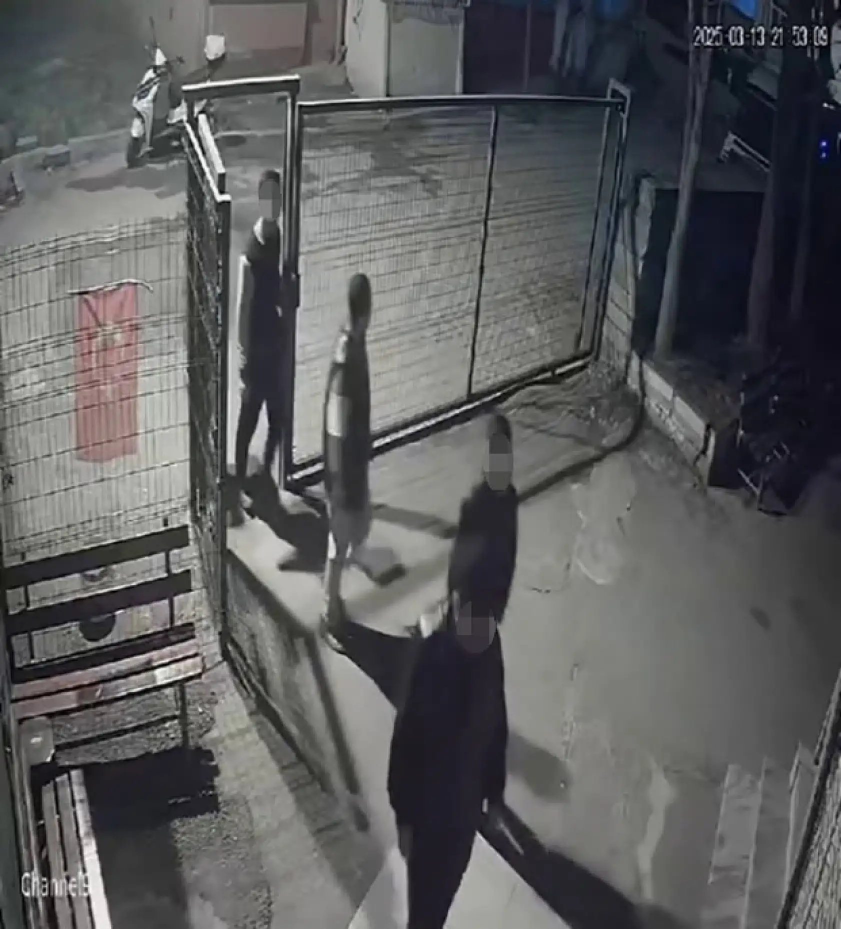 Minikler önce çaldılar, sonra pişman oldular