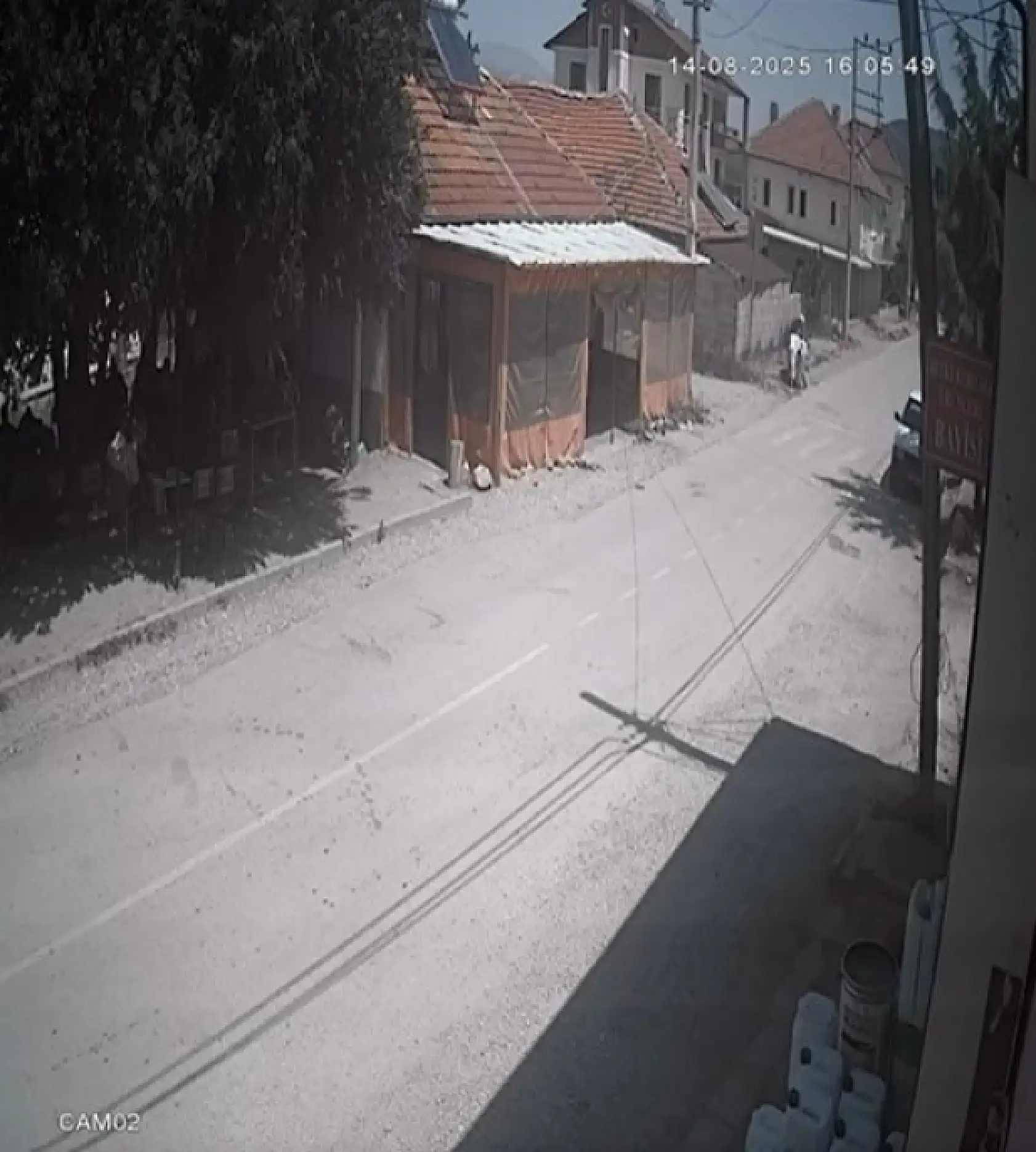 Otomobil kıraathaneye daldı: 1 ölü, 1 yaralı