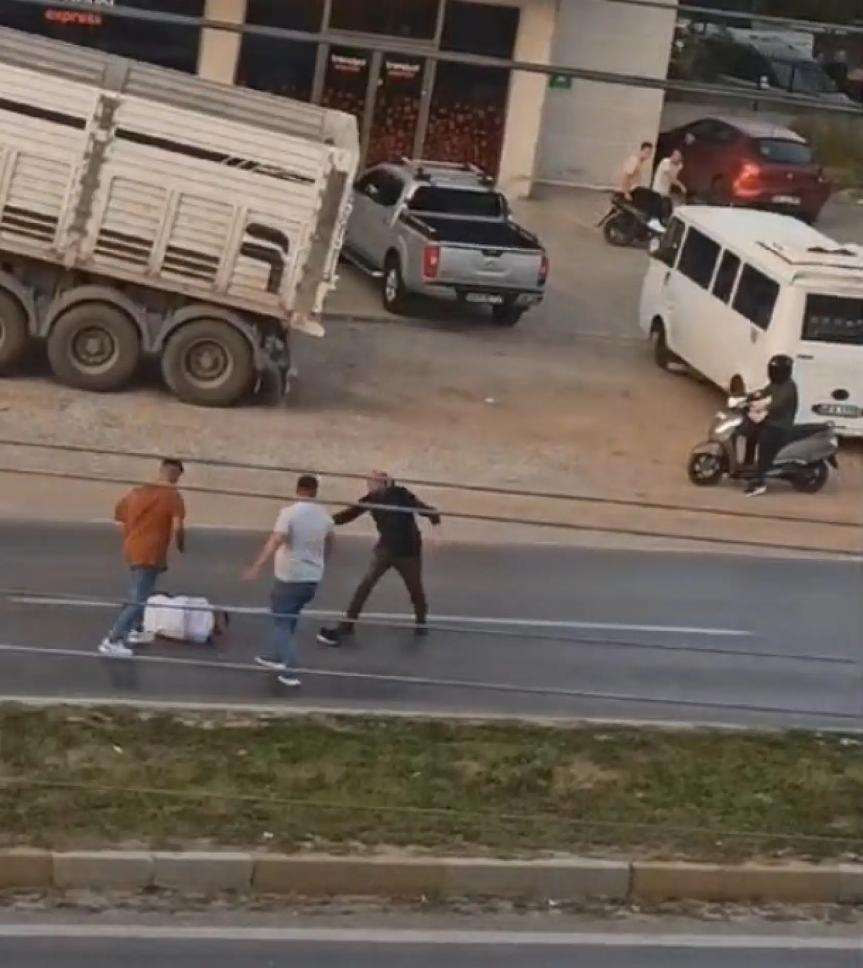 Muğla'da 1'i ağır 6 kişinin yaralandığı kavgada yeni görüntüler ortaya çıktı