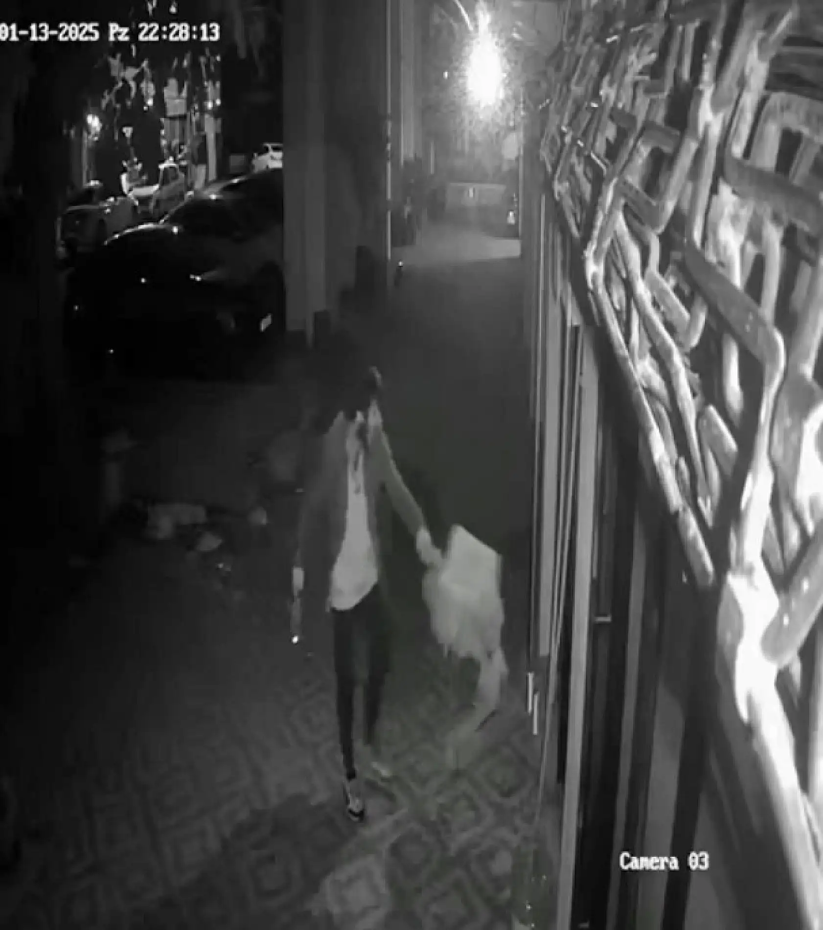 Mahallede yakmadığı yer kalmadı, bu seferki hedefi bayan kuaförü oldu