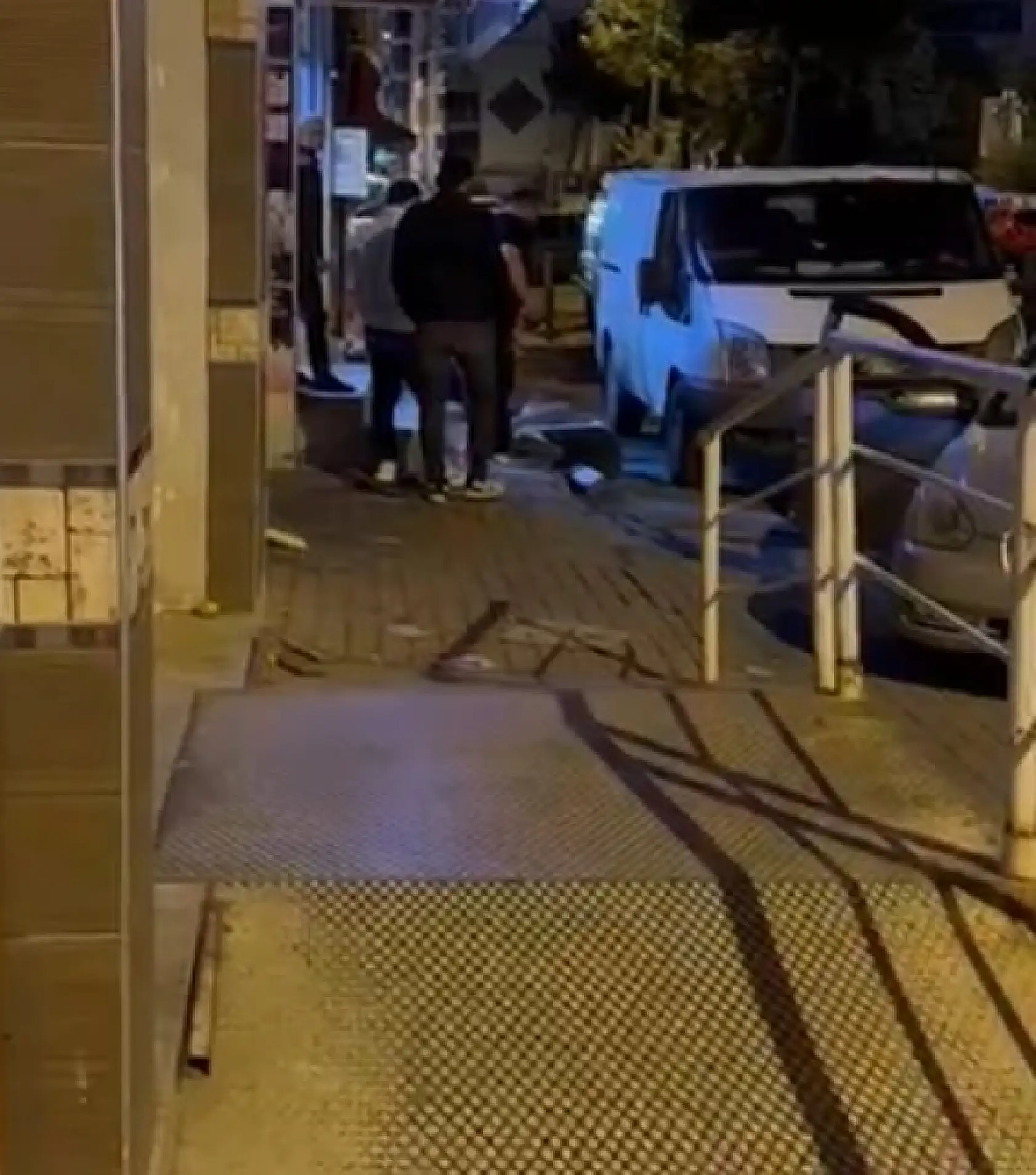 Kız çocuğunu taciz ettiği ileri sürülen şahsı komalık edinceye kadar dövdüler