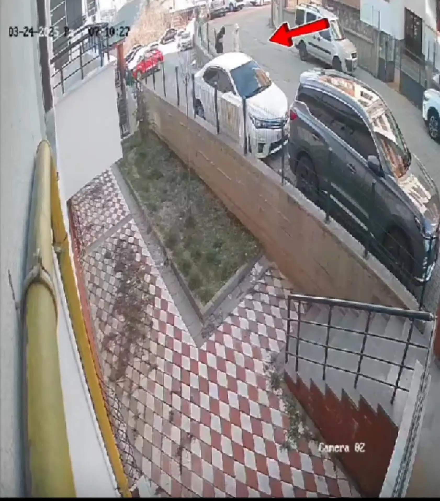 Çaldıkları araçla kaza yapıp kaçtılar