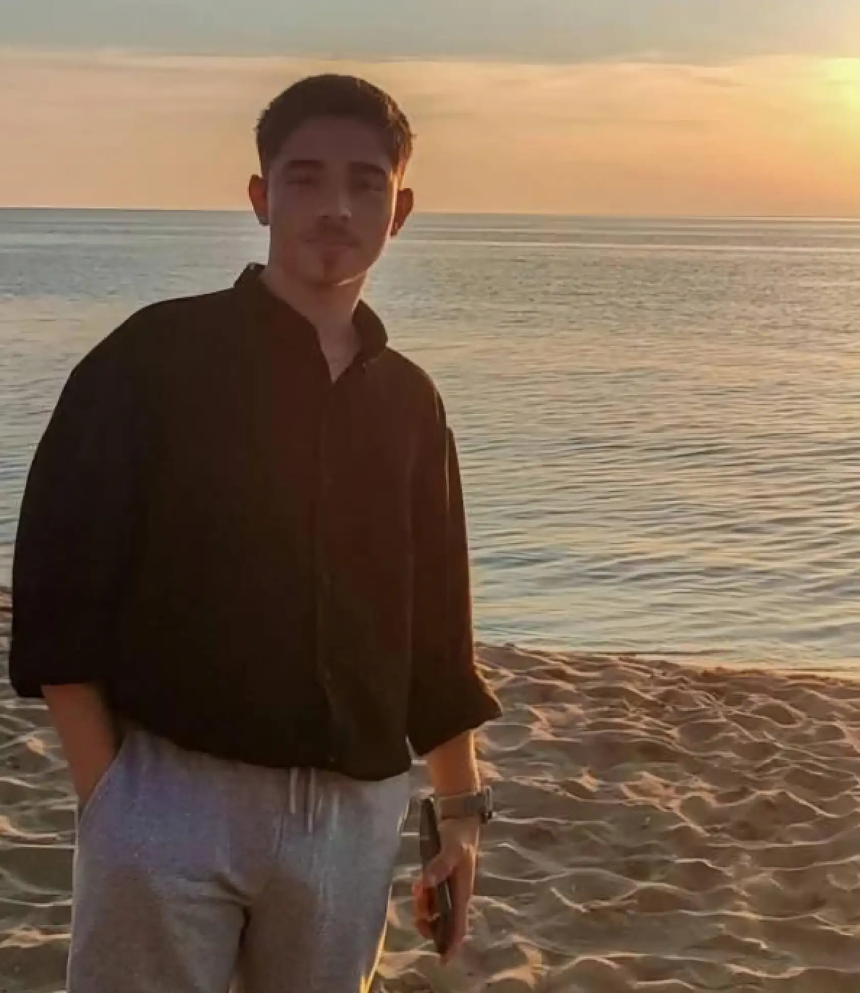 Parti dönüşü yarış yapan araç kamyonun altına girdi: 5 ölü