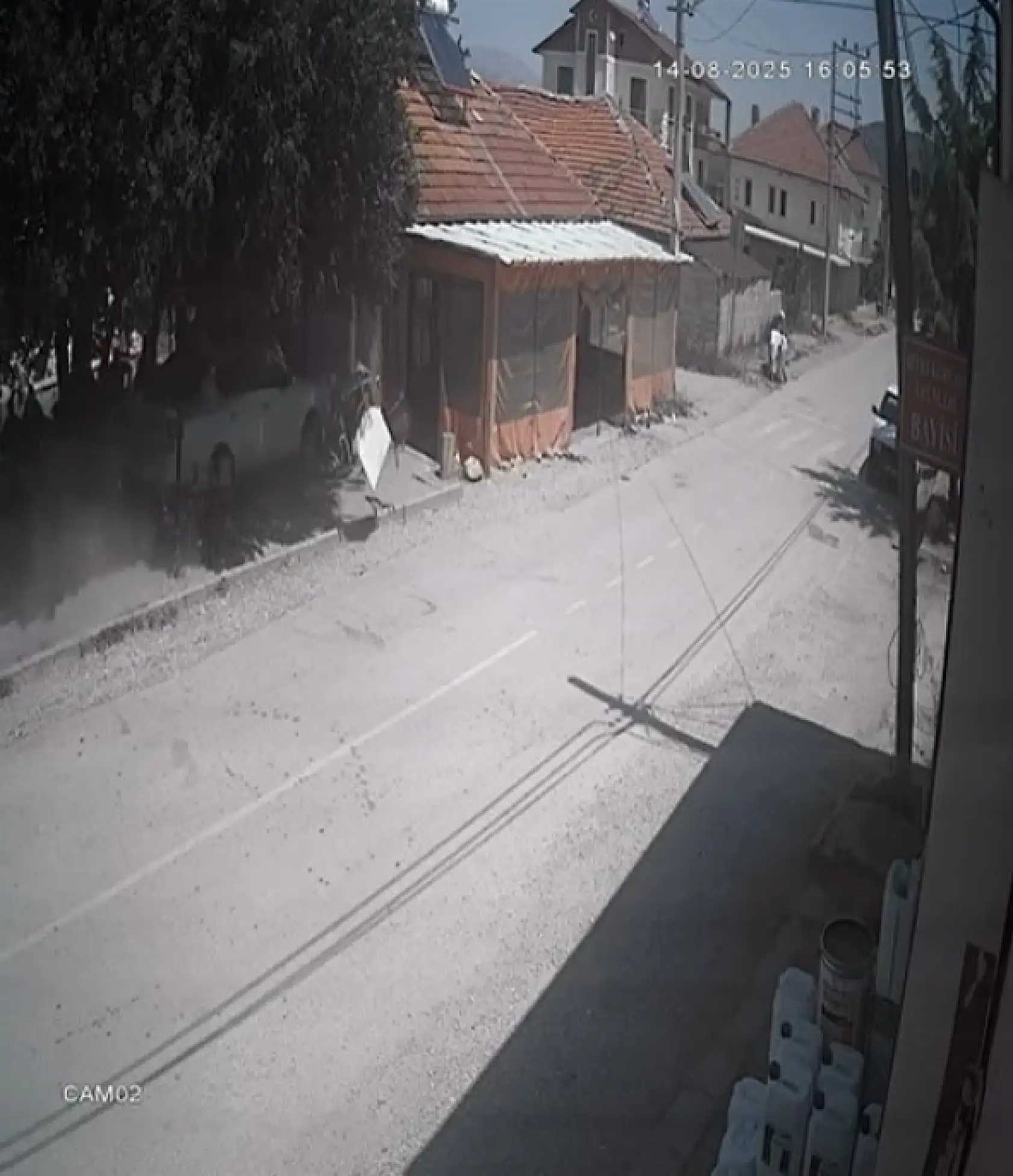 Otomobil kıraathaneye daldı: 1 ölü, 1 yaralı