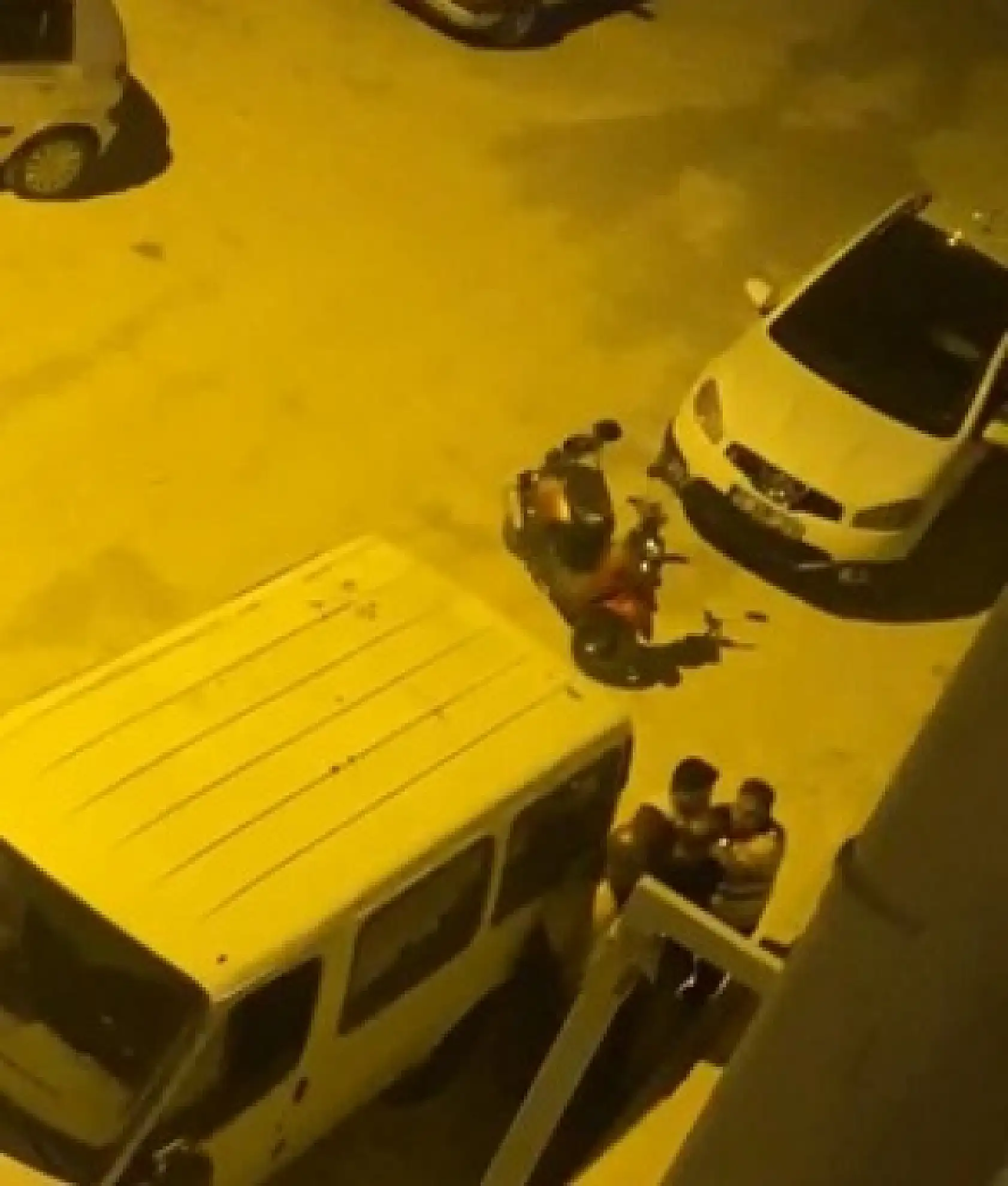 Gürültü Nedeniyle Çıkan Kavgada Bıçaklı Saldırı 2 Yaralı