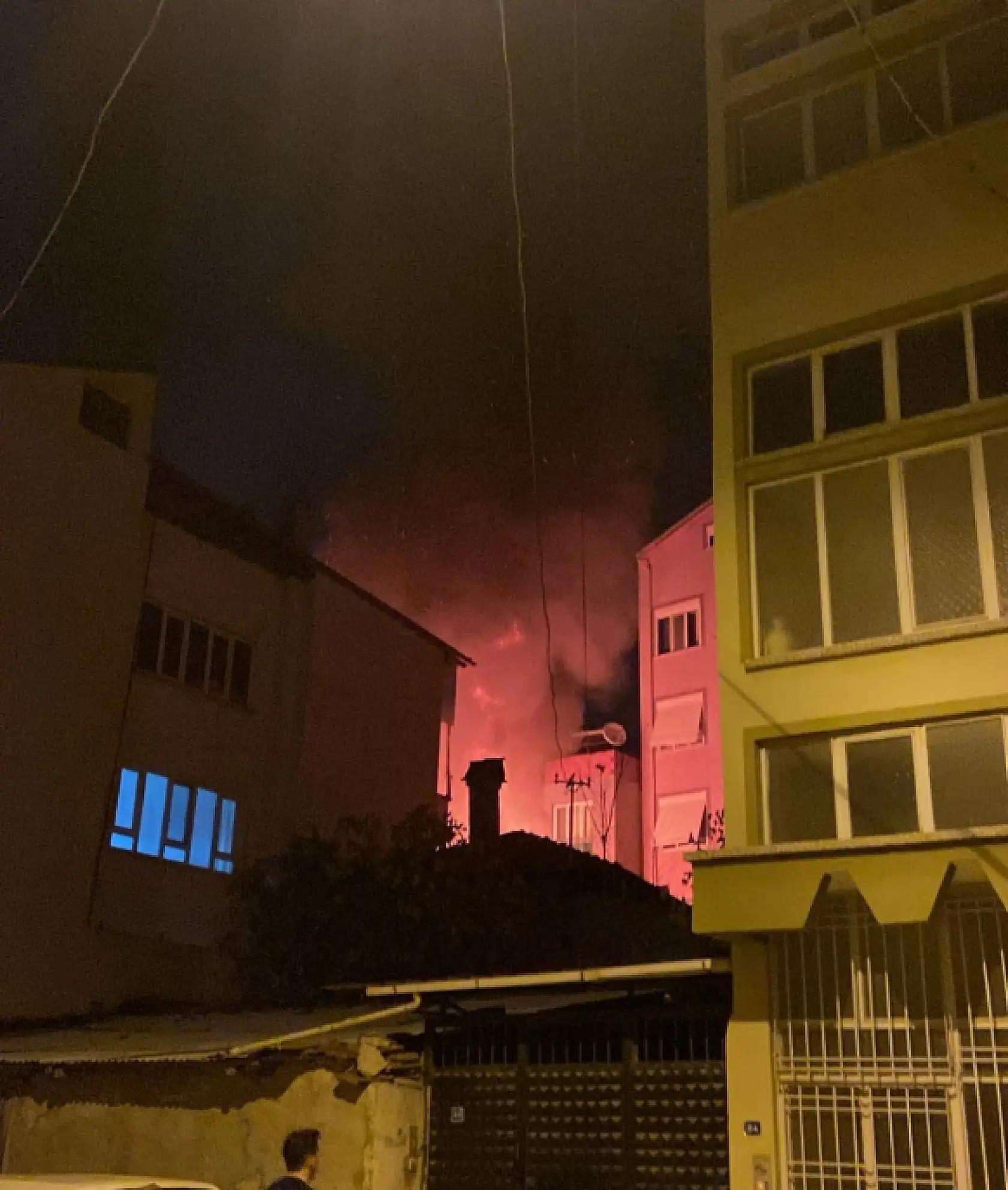 Yaşlı adam yanmaktan son anda kurtarıldı