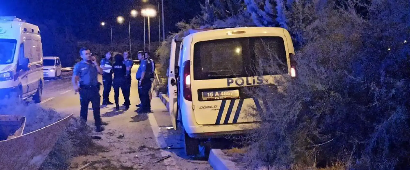 Alkollü sürücü Burdur'u savaş alanına çevirdi: 3'ü polis 10 yaralı