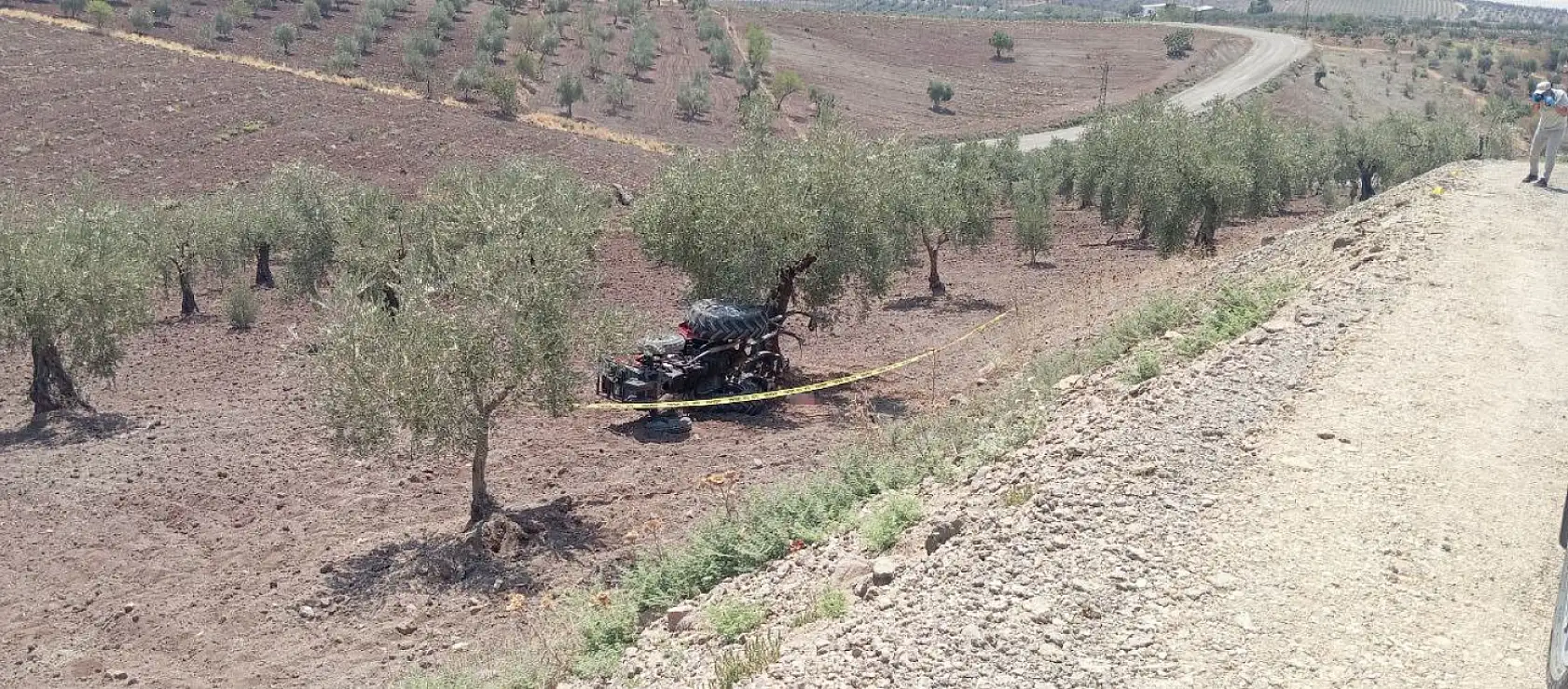 Devrilen traktörde bulunan 10 aylık bebek hayatını kaybetti