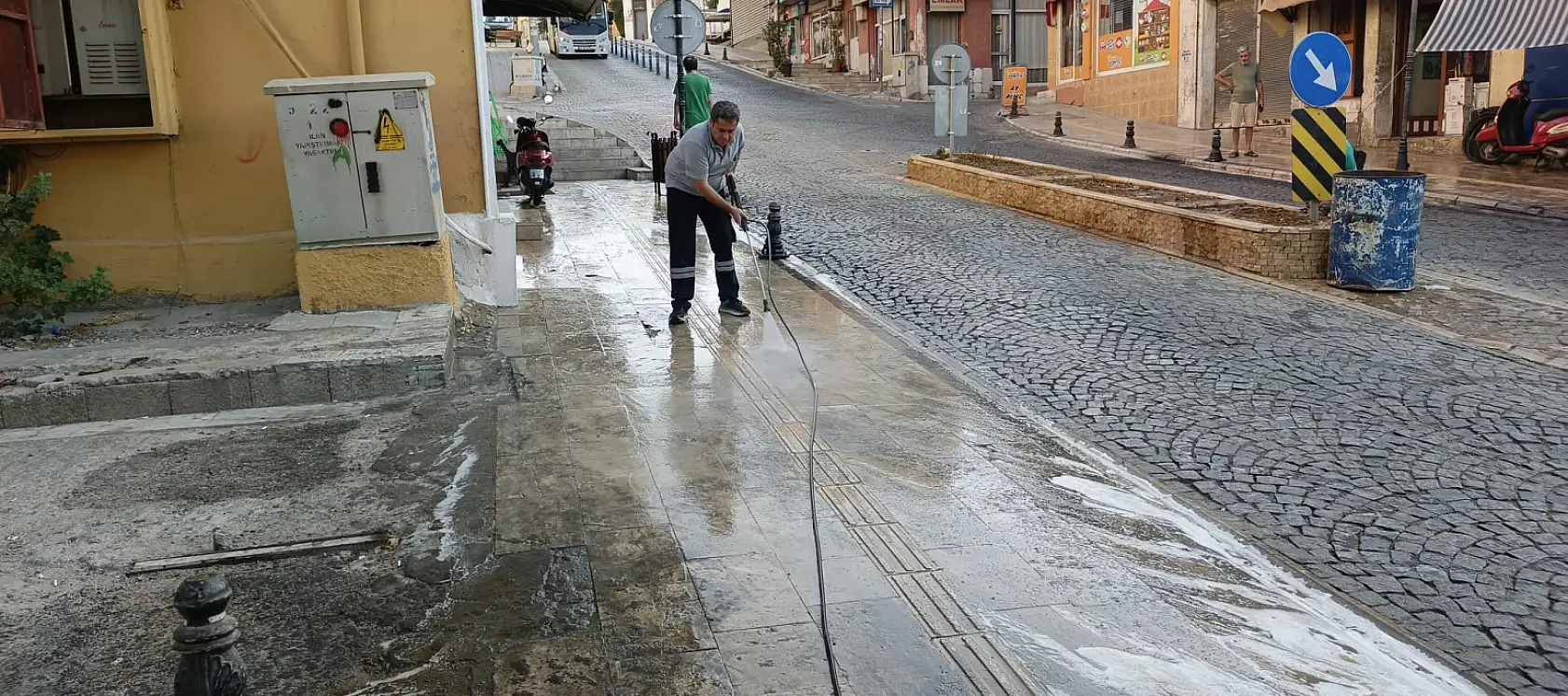 Milas'ta Gece Gündüz Devam Eden Temizlik Çalışmaları